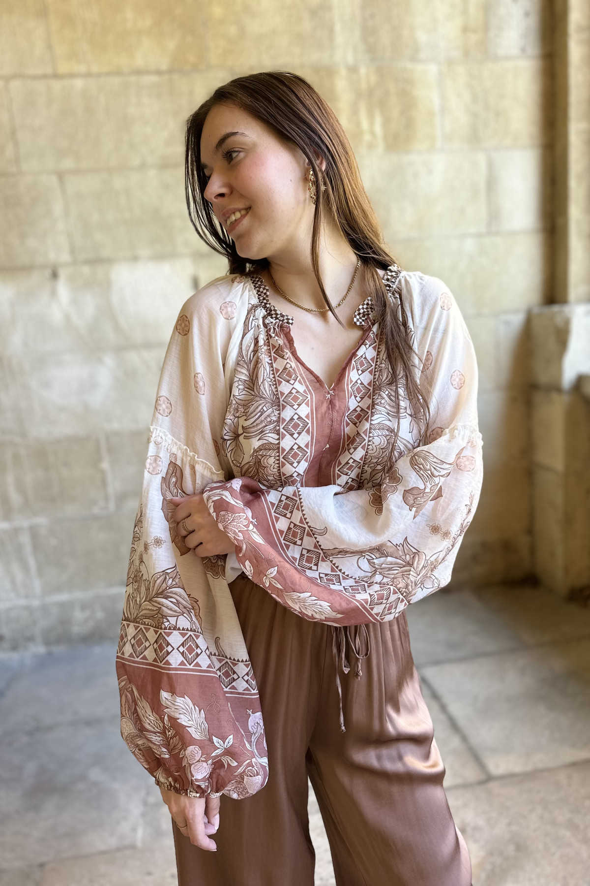 Blouse bohème imprimé floral tons beige et camel