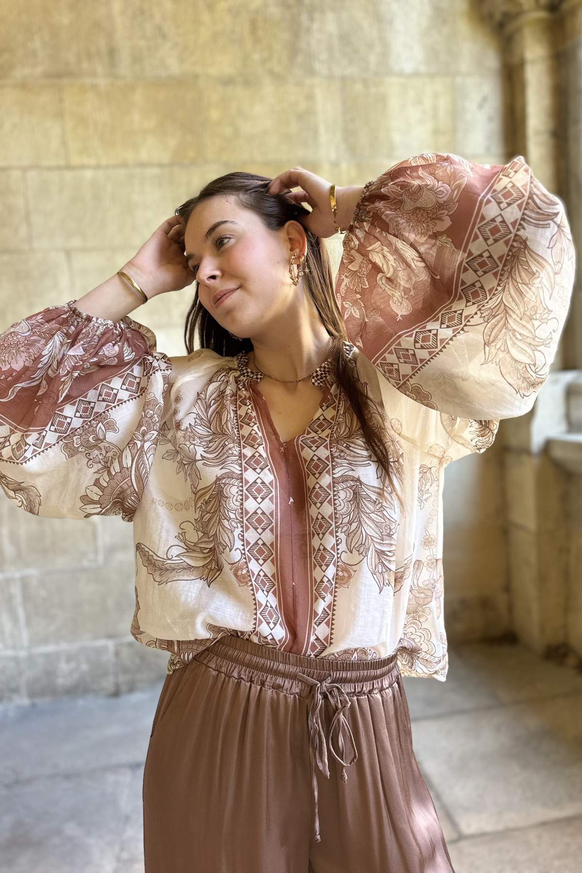 Blouse bohème imprimé floral tons beige et camel