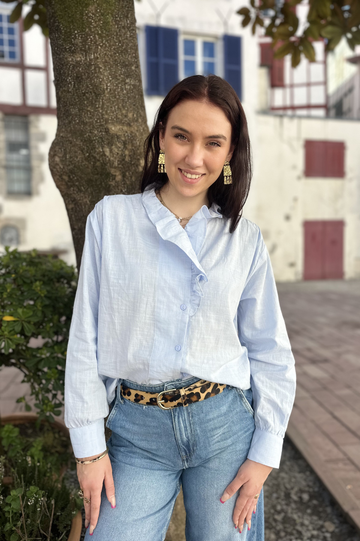 Blouse col à volant bleu ciel fluide et légère
