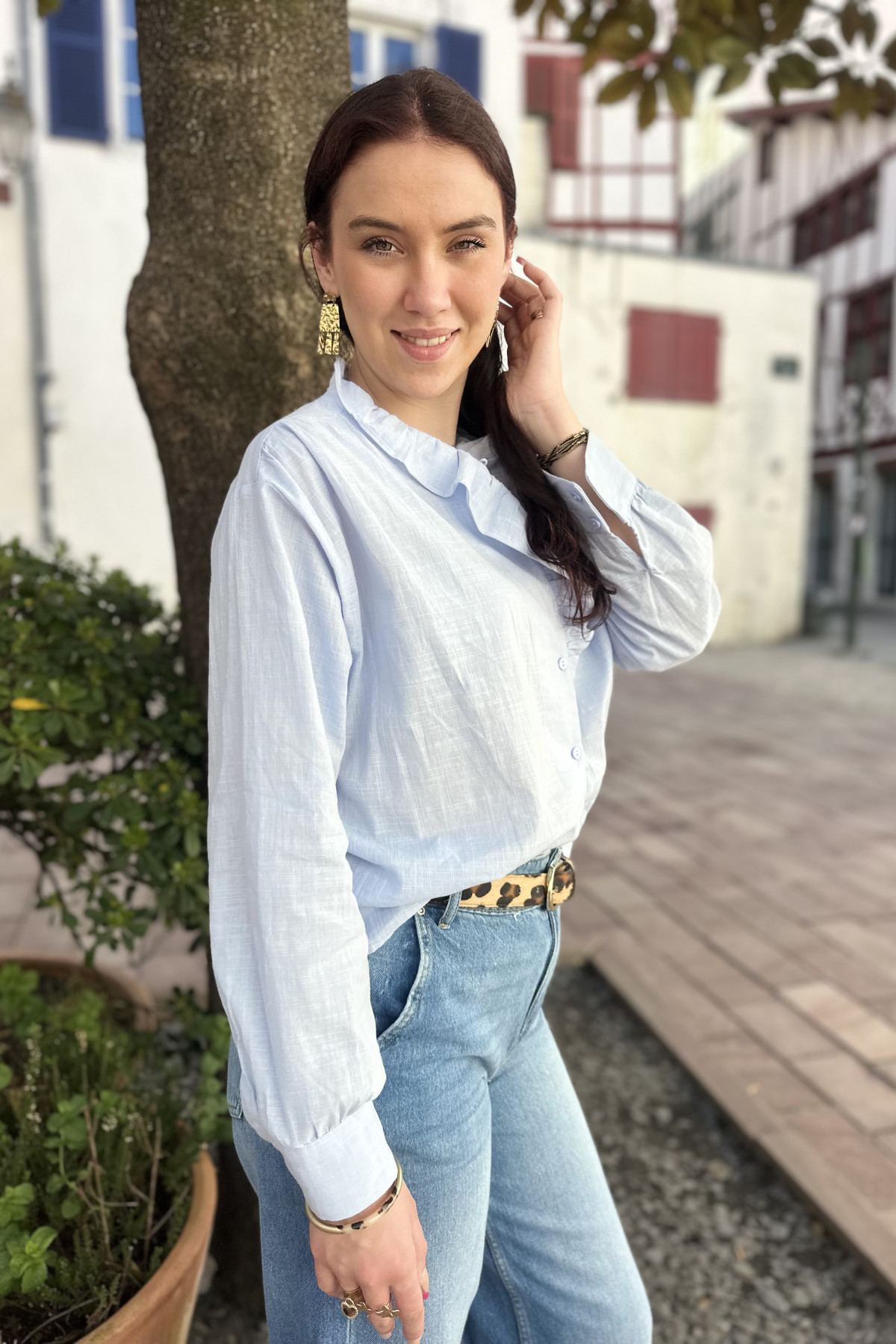 Blouse col à volant bleu ciel fluide et légère