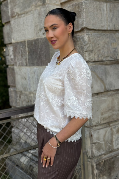 blouse cream blanche avec broderies hilda snow white 4343