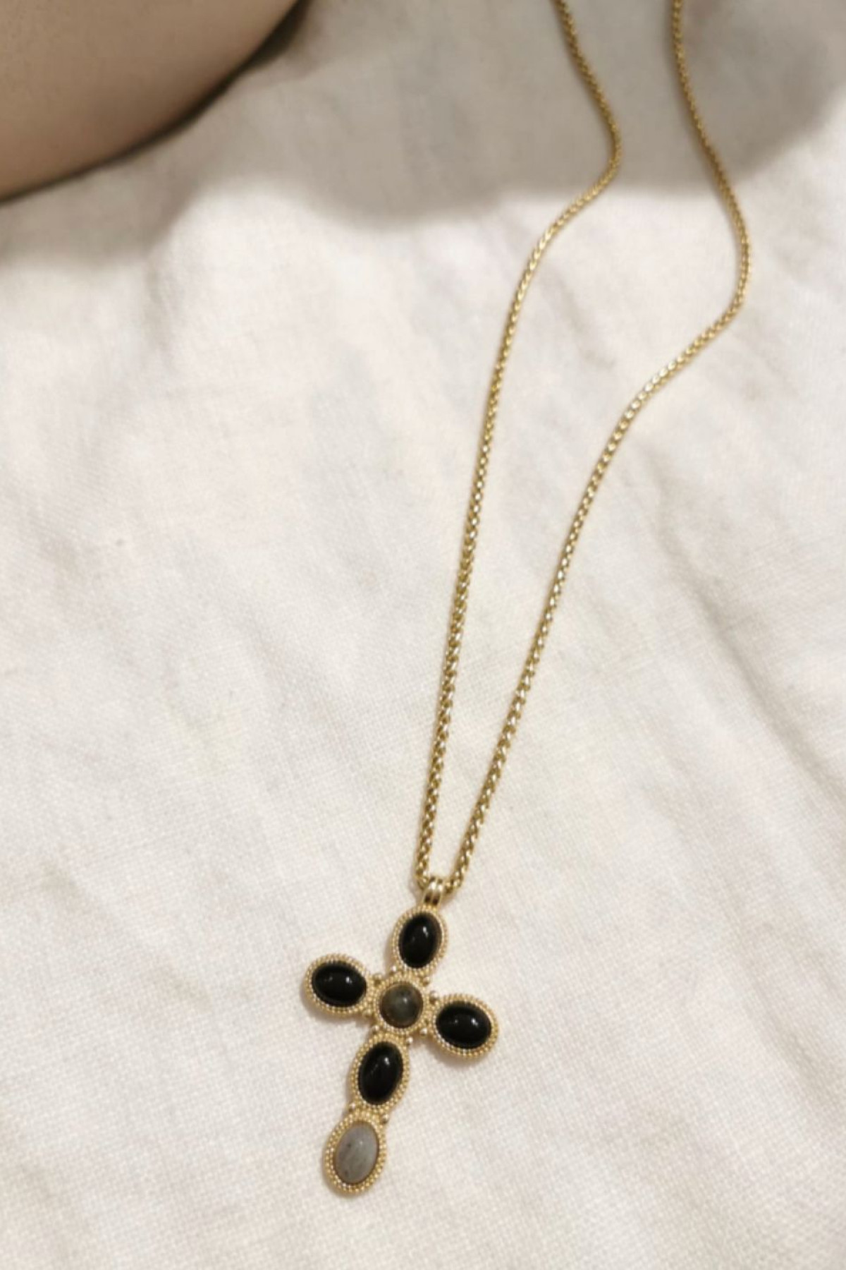 CHUMMY COLLIER CROIX FEMME ACIER INOXYDABLE PERLES (1)