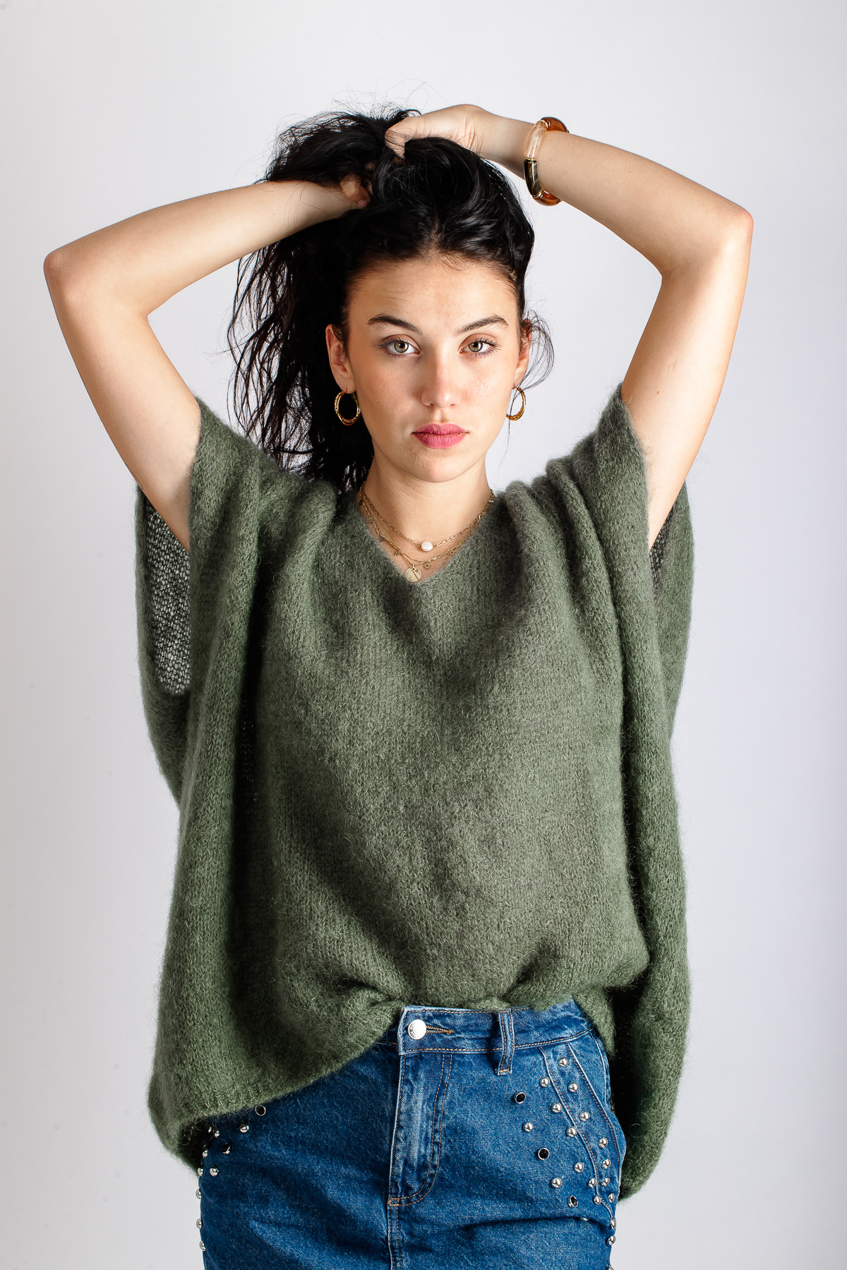 PULL KAKI EN KID MOHAIR 24214 COL V COUPLE LARGE SANS MANCHES (1)