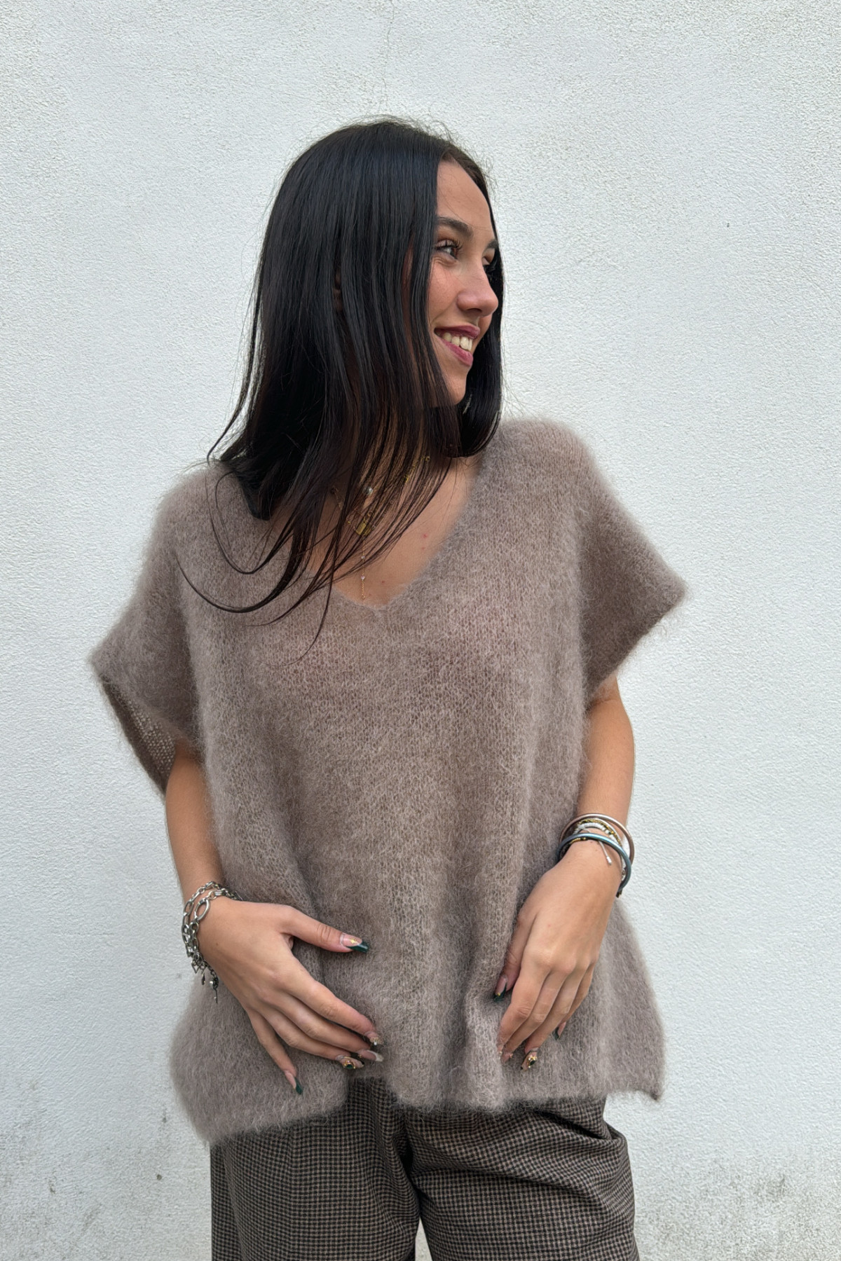 Pull marron en kid mohair col v coupe large sans manches 24214 (1)