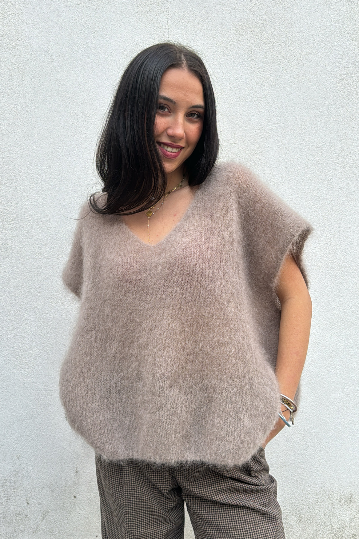Pull marron en kid mohair col v coupe large sans manches 24214 (2)