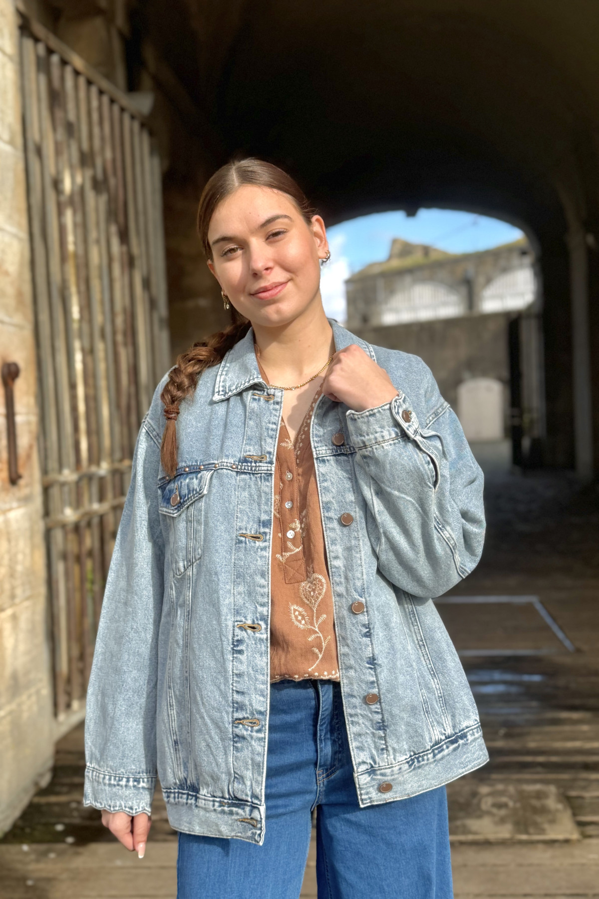 Veste en jeans oversize avec coeur bleu plus foncé (2)