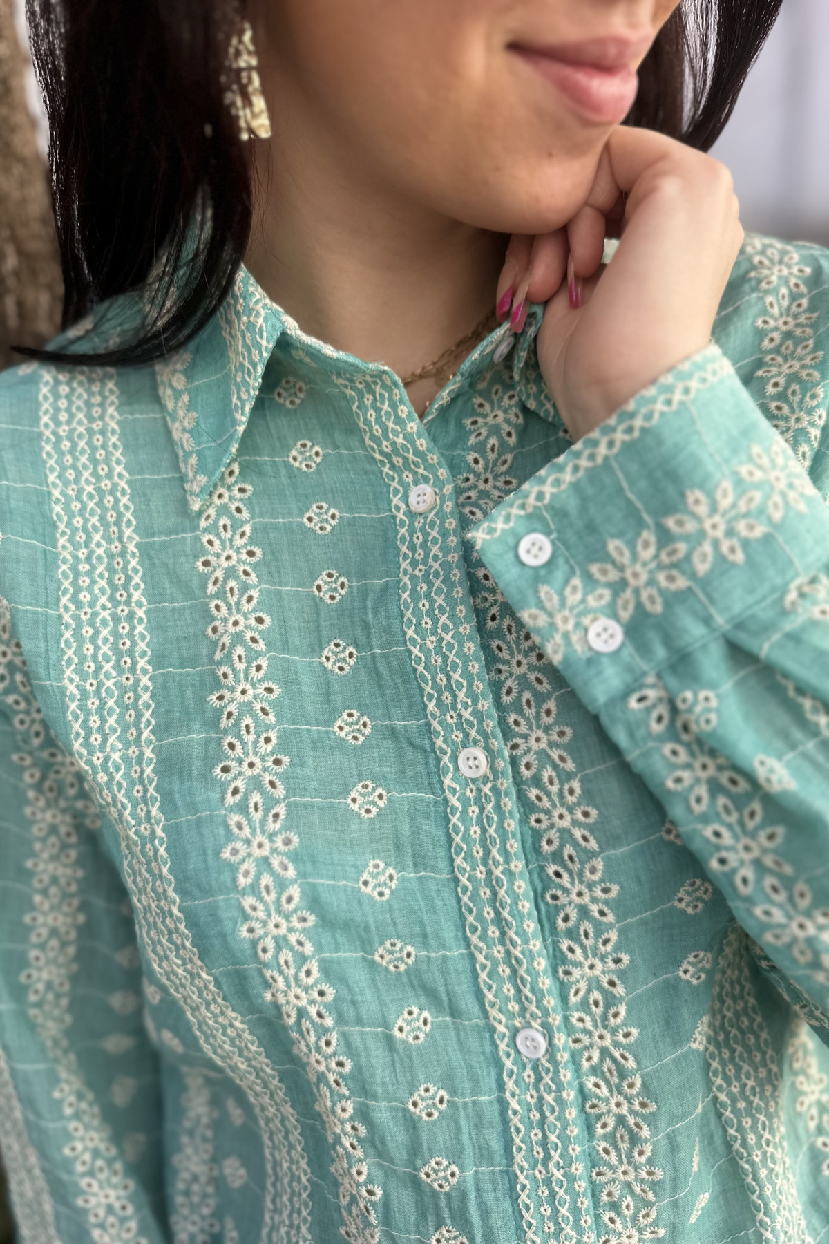 Chemise the korner bleu avec des broderie blanches (5)