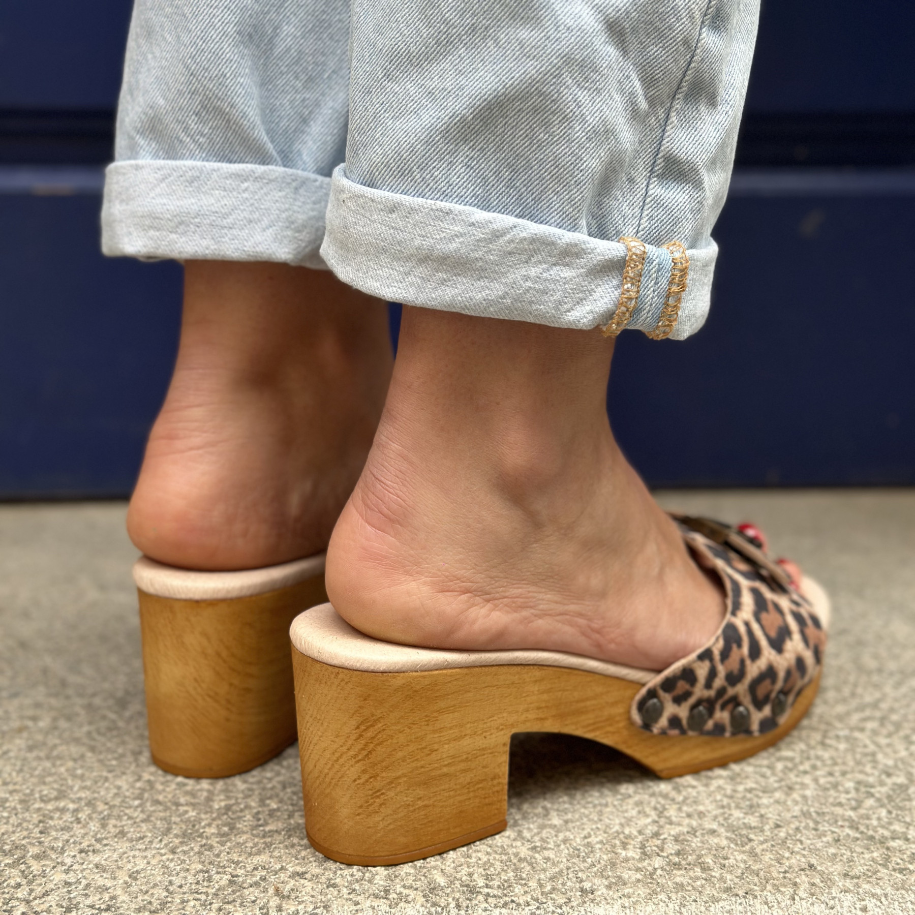 les sabots de caro mules malaga leopard (4)