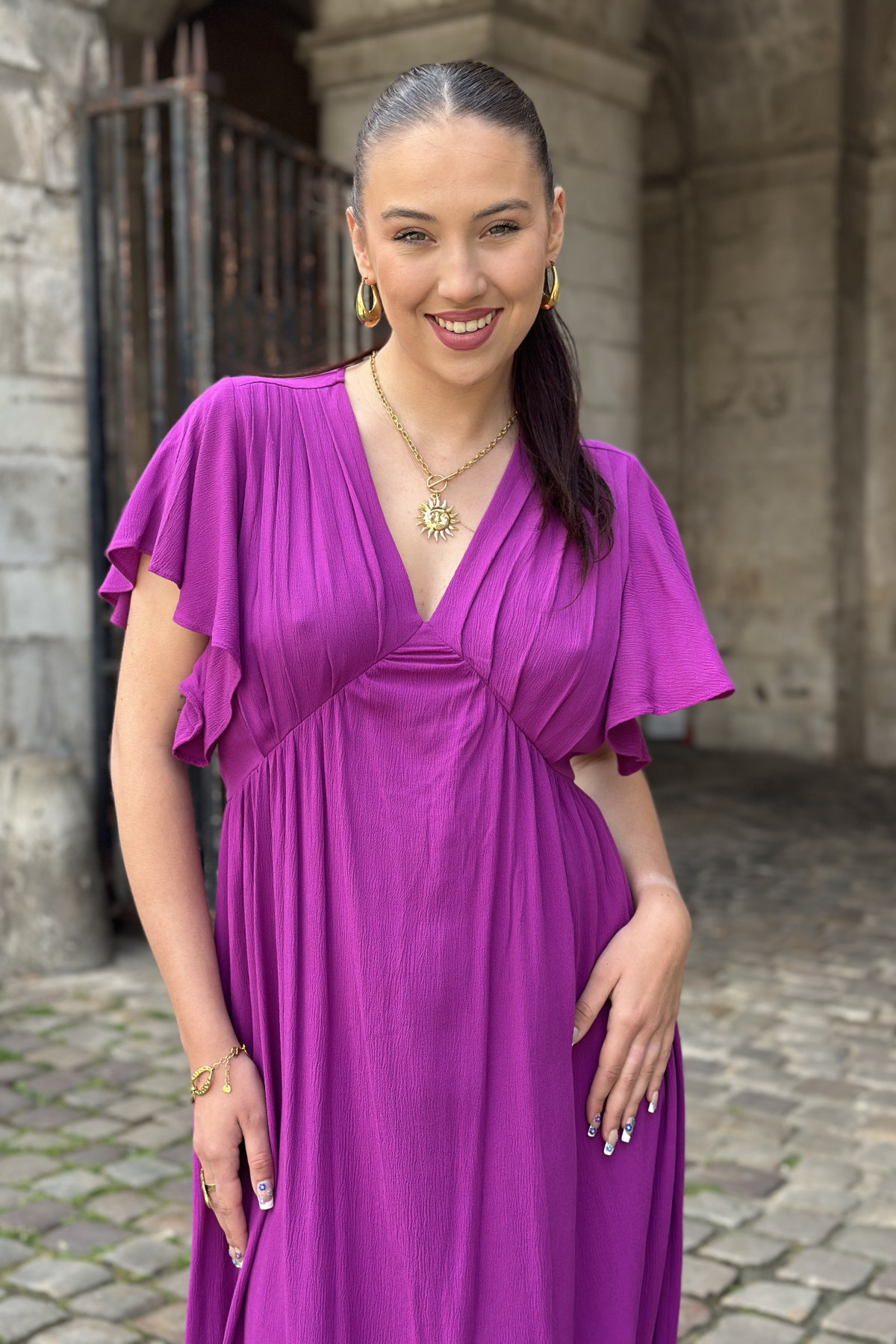 Robe longue fluide the korner violet, avec col en v (4)