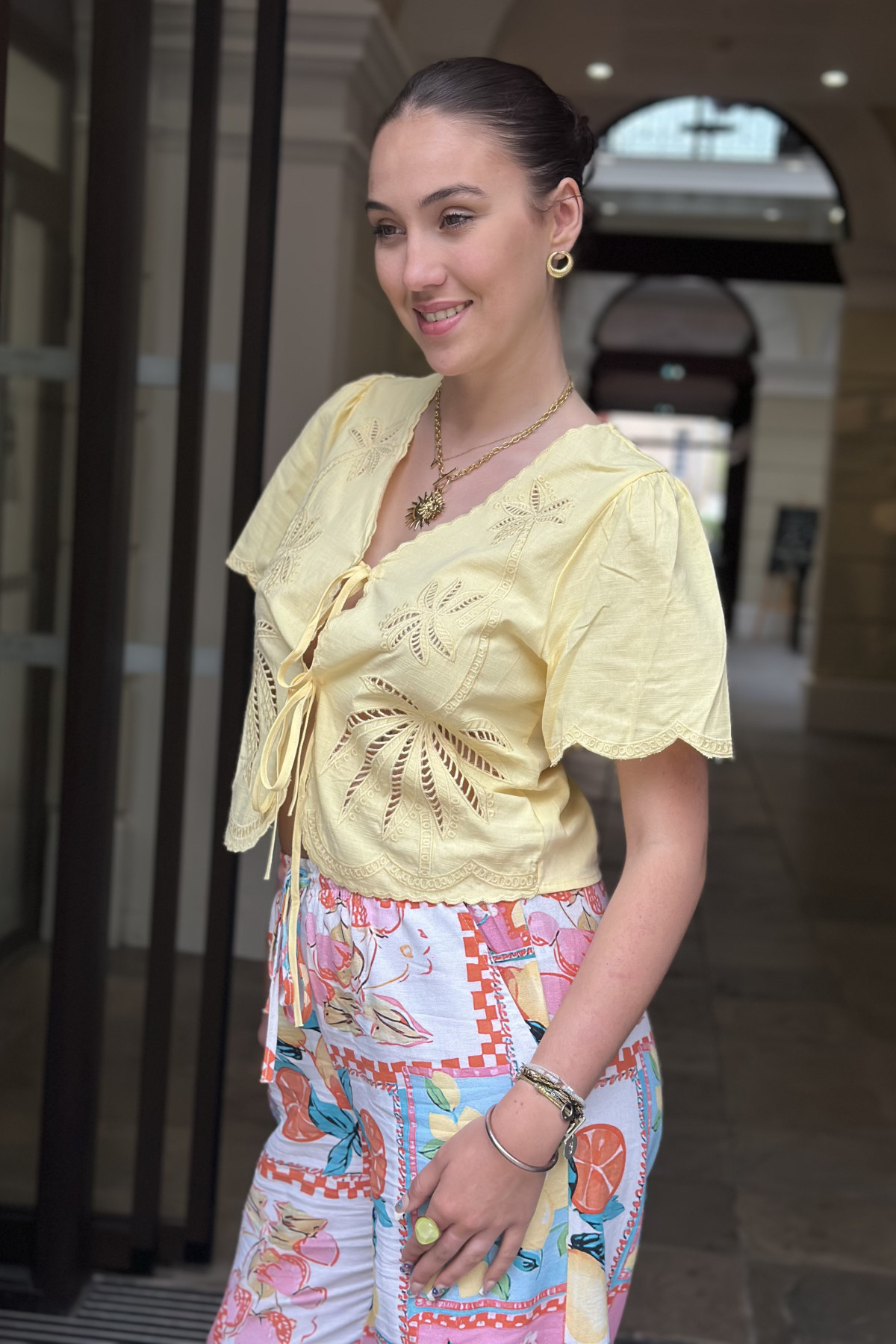 Top à nouer devant avec broderies jaune REF 878  (3)