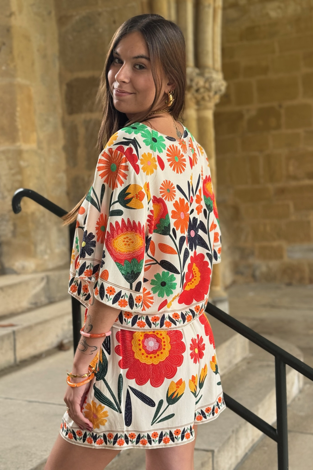 Ensemble tee shirt et short imprimé fleuri coloré  (4)