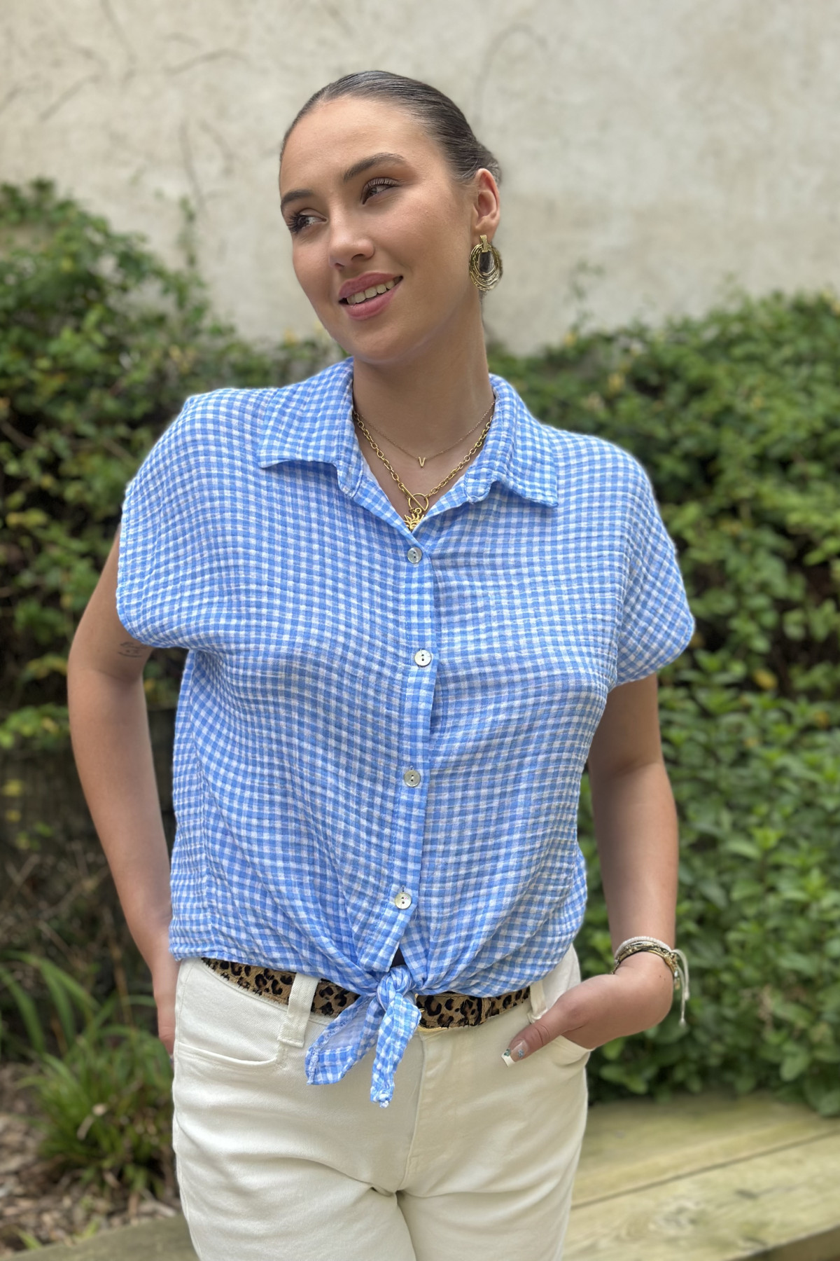 chemisier vichy bleu clair avec noeud et boutons nacrés (2)