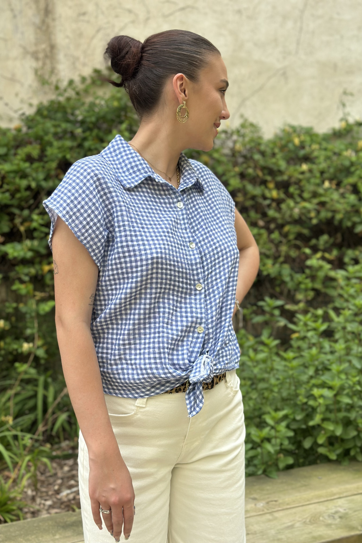 chemisier vichy bleu avec noeud et boutons nacrés (2)