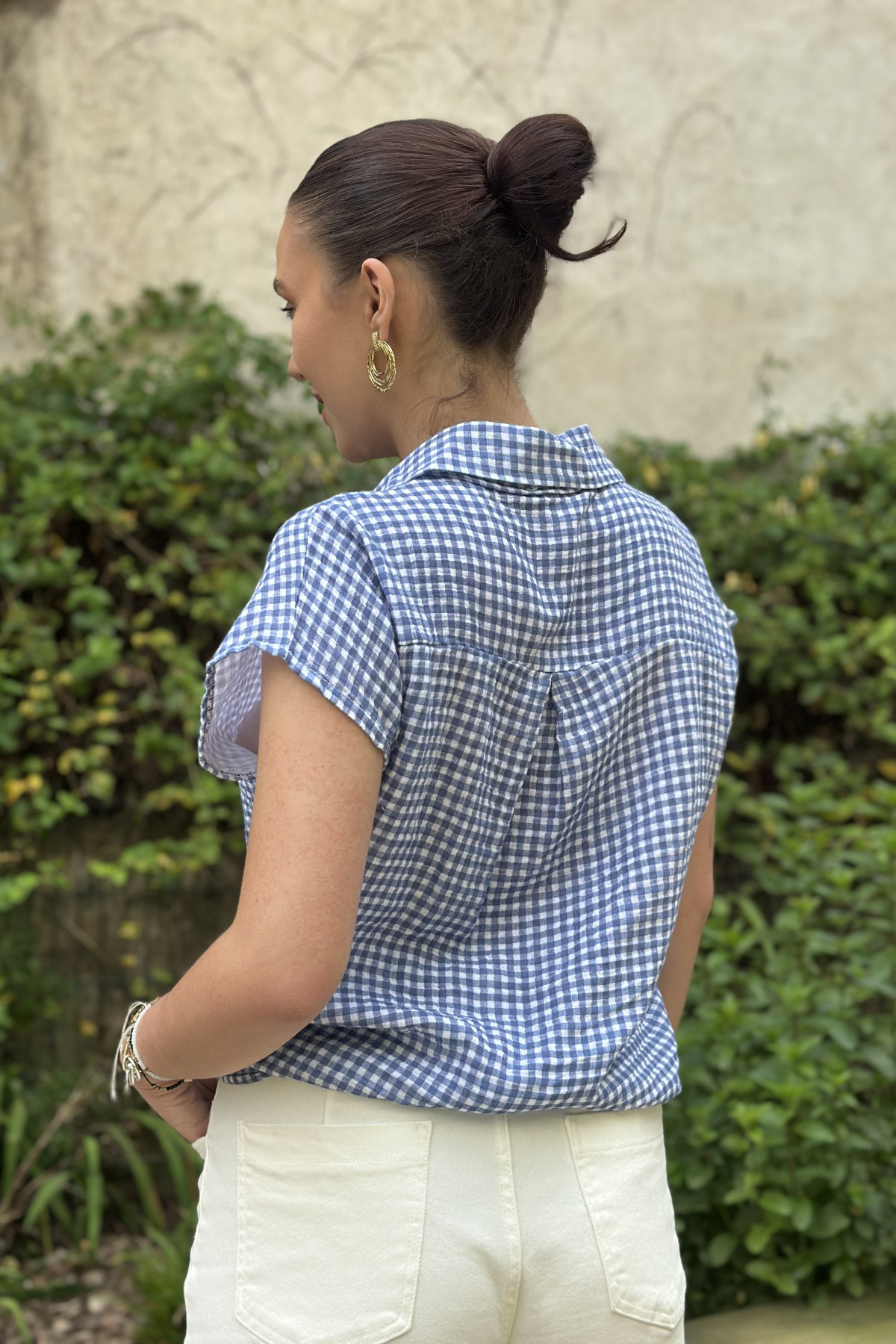 chemisier vichy bleu avec noeud et boutons nacrés (4)