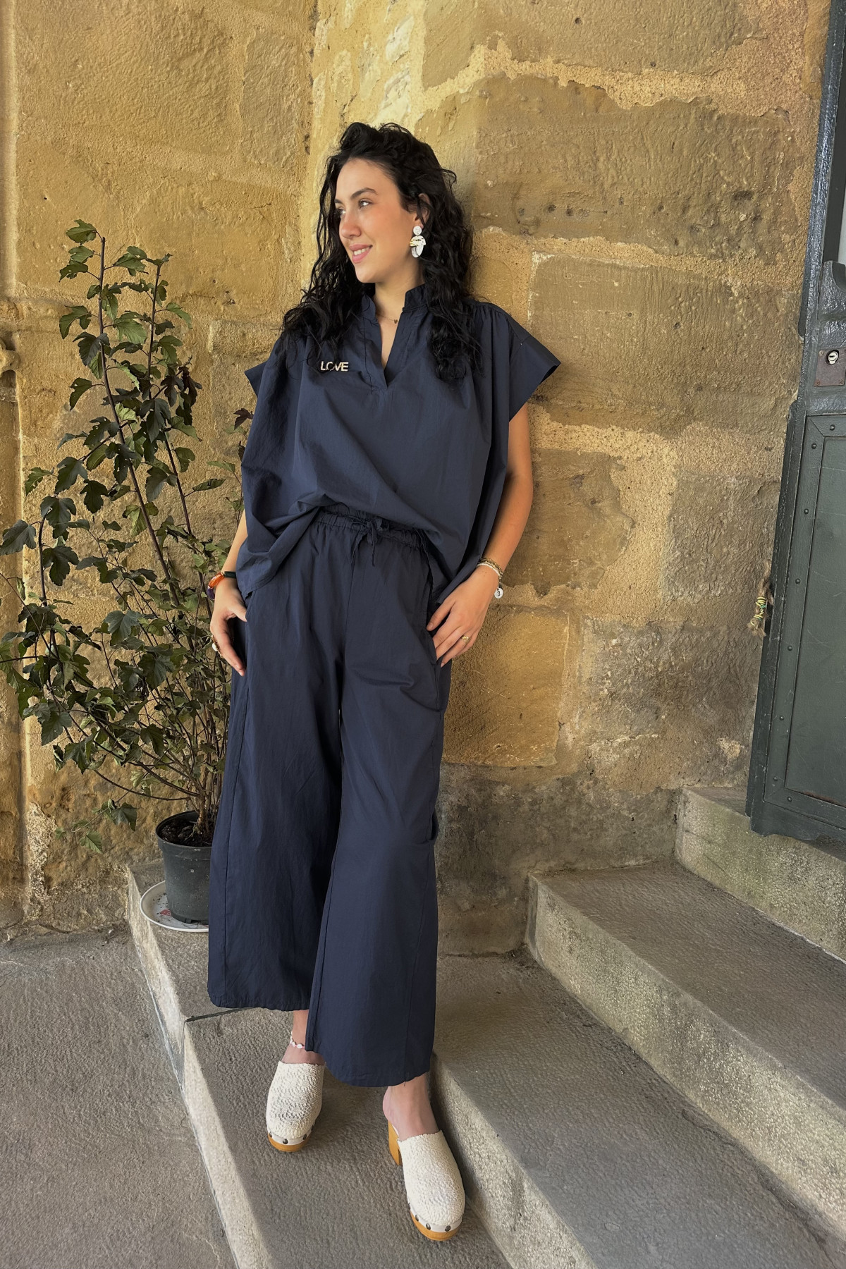 Ensemble en coton bleu marine, coupe oversize et taille unique (3)