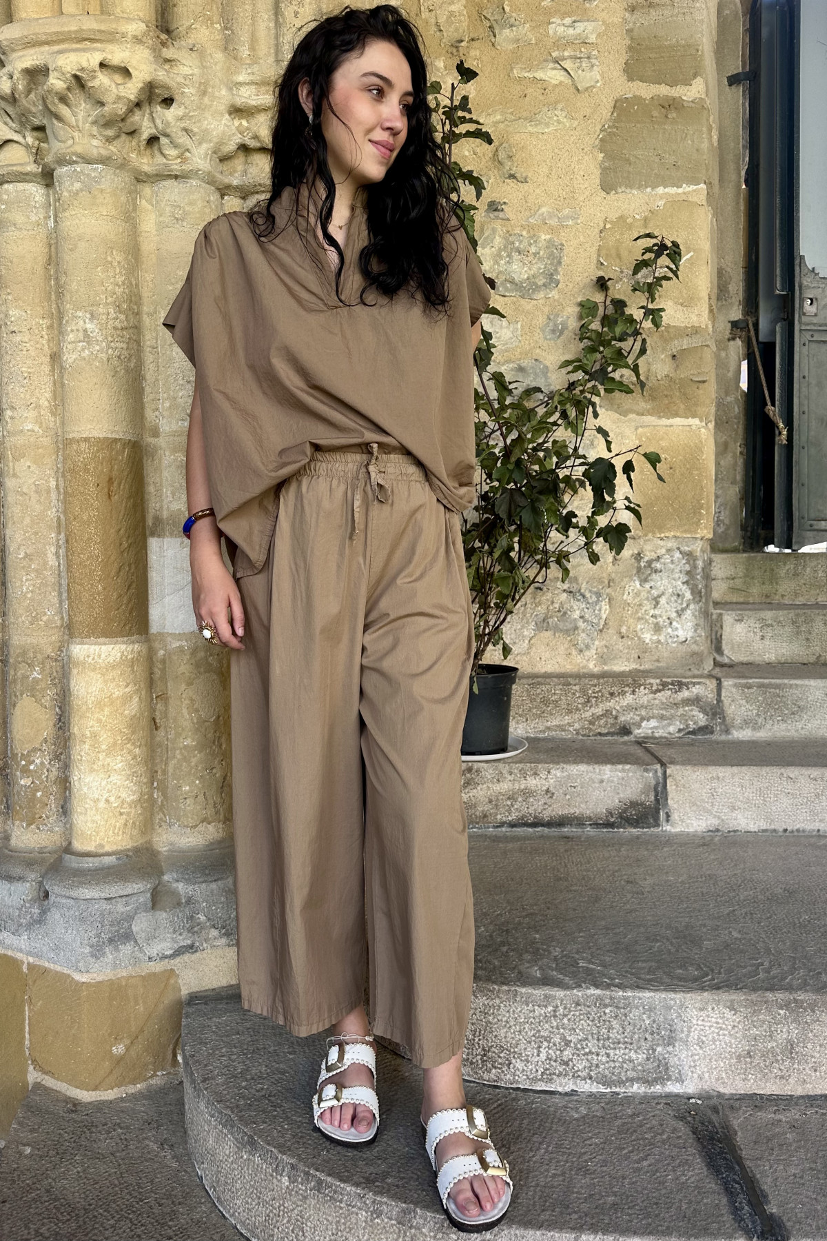 Ensemble en coton camel, coupe oversize et taille unique, au style naturel et facile à porter (3)
