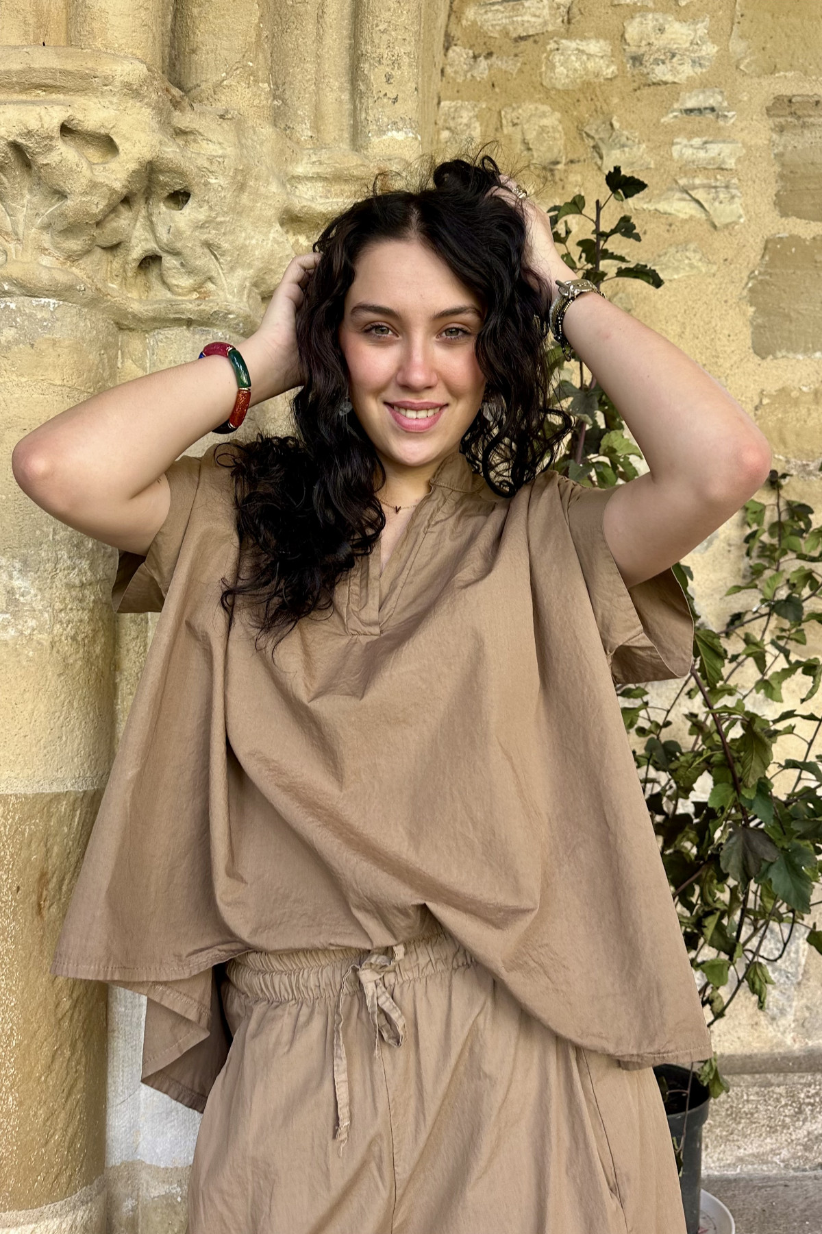 Ensemble en coton camel, coupe oversize et taille unique, au style naturel et facile à porter (4)