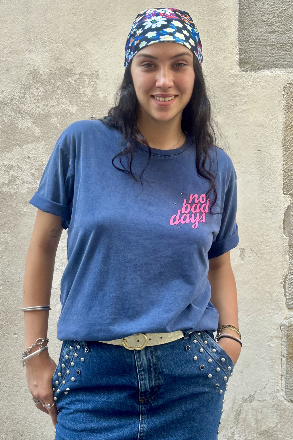 T-shirt bleu en coton avec imprimé rétro No Bad Days et arc-en-ciel coupe droite (1)