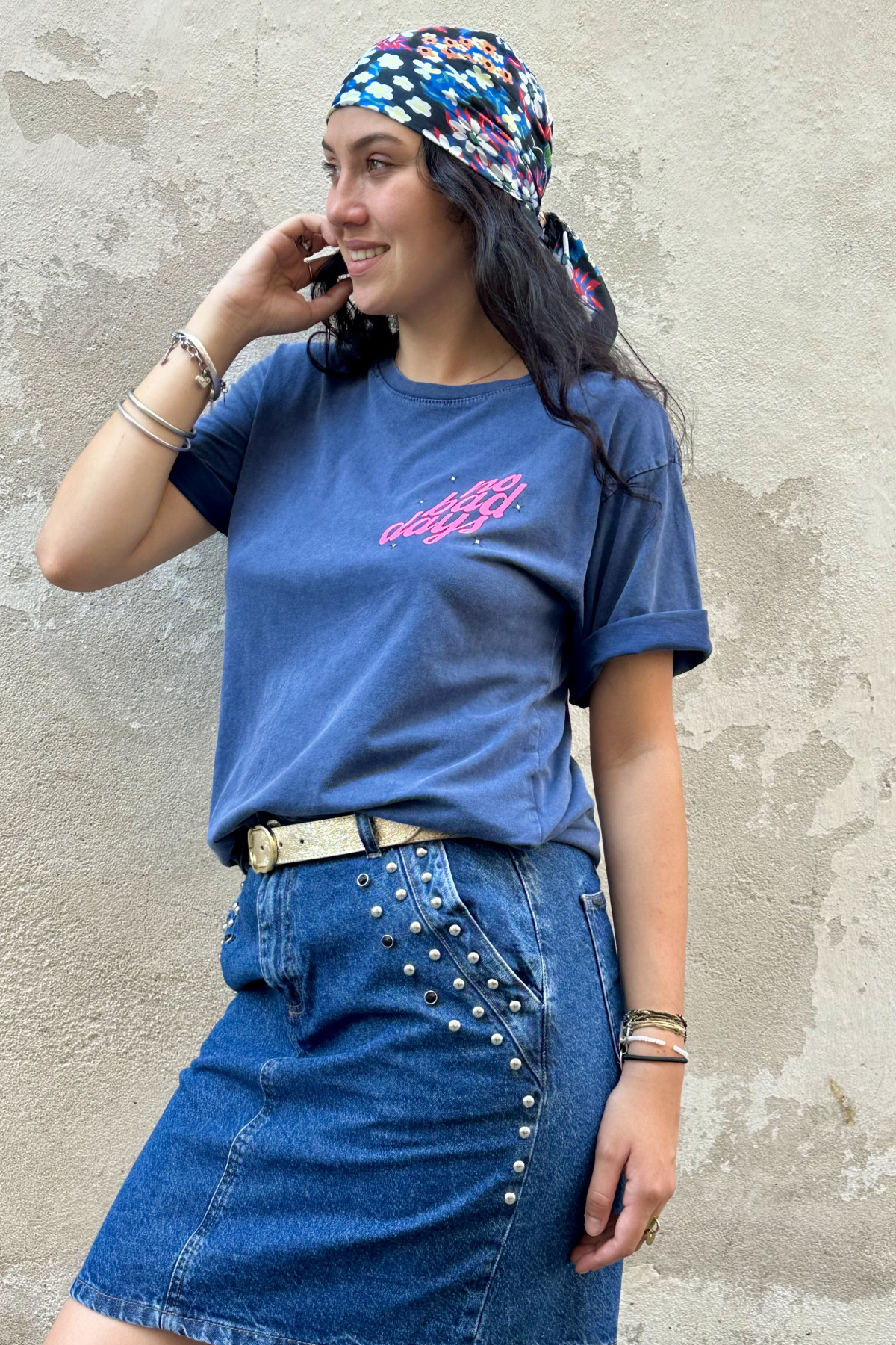 T-shirt bleu en coton avec imprimé rétro No Bad Days et arc-en-ciel coupe droite (2)
