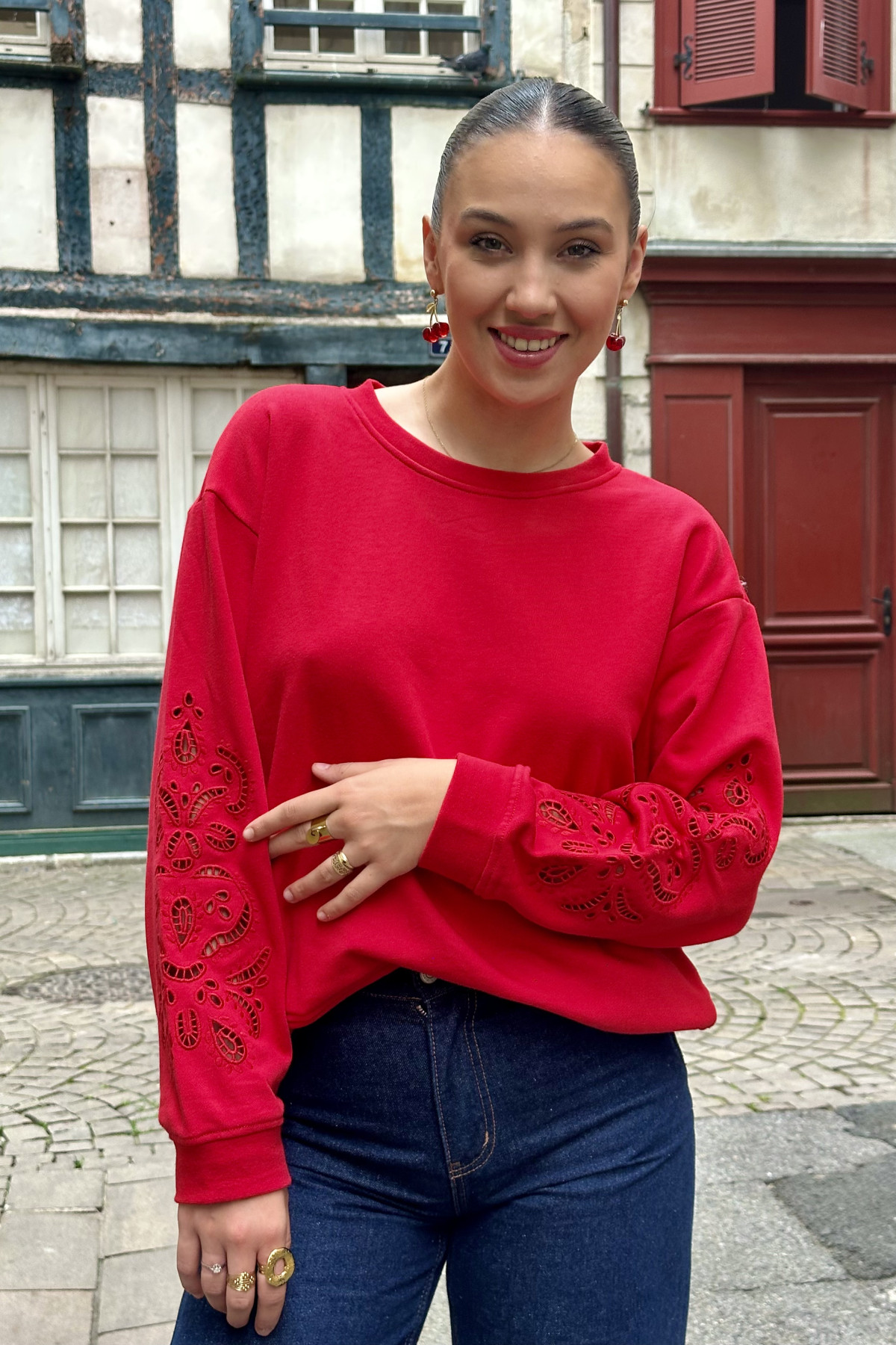 Pull rouge CREAM en coton à manches longues brodées ajourées coupe ample et col rond (1)