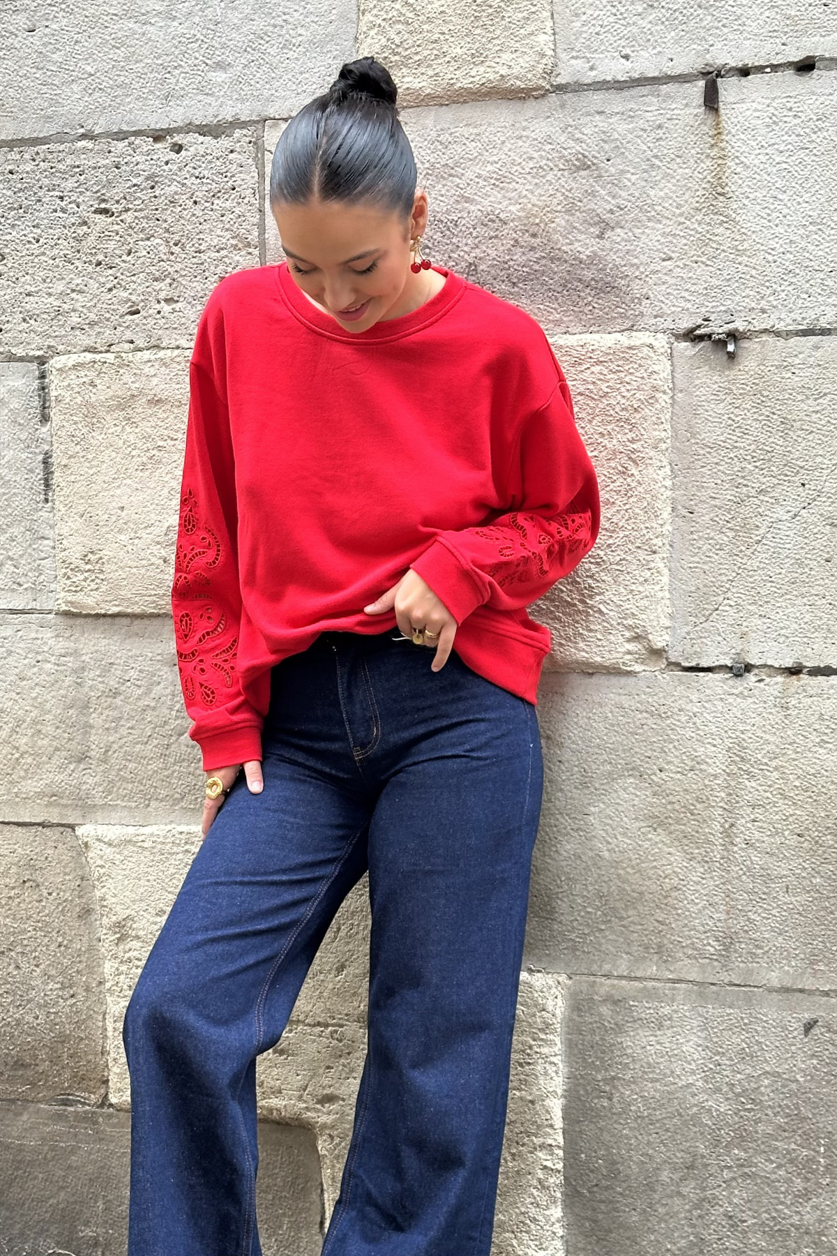 Pull rouge CREAM en coton à manches longues brodées ajourées coupe ample et col rond (2)