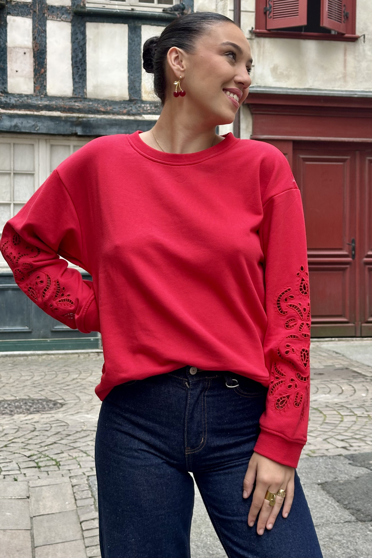 Pull rouge CREAM en coton à manches longues brodées ajourées coupe ample et col rond (3)