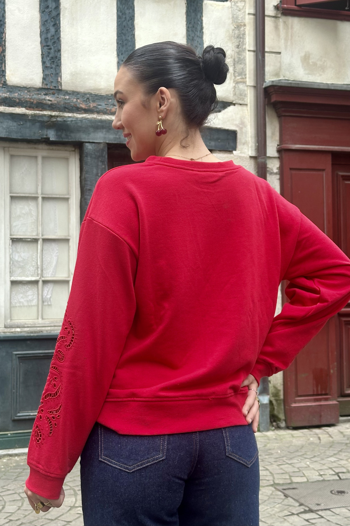 Pull rouge CREAM en coton à manches longues brodées ajourées coupe ample et col rond (4)