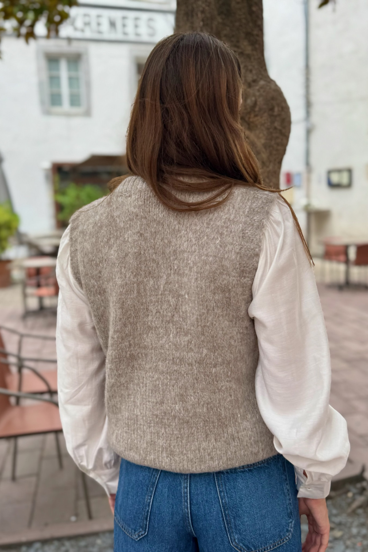 Gilet sans manches beige en maille avec patch imprimé et boutons 26279 (3)