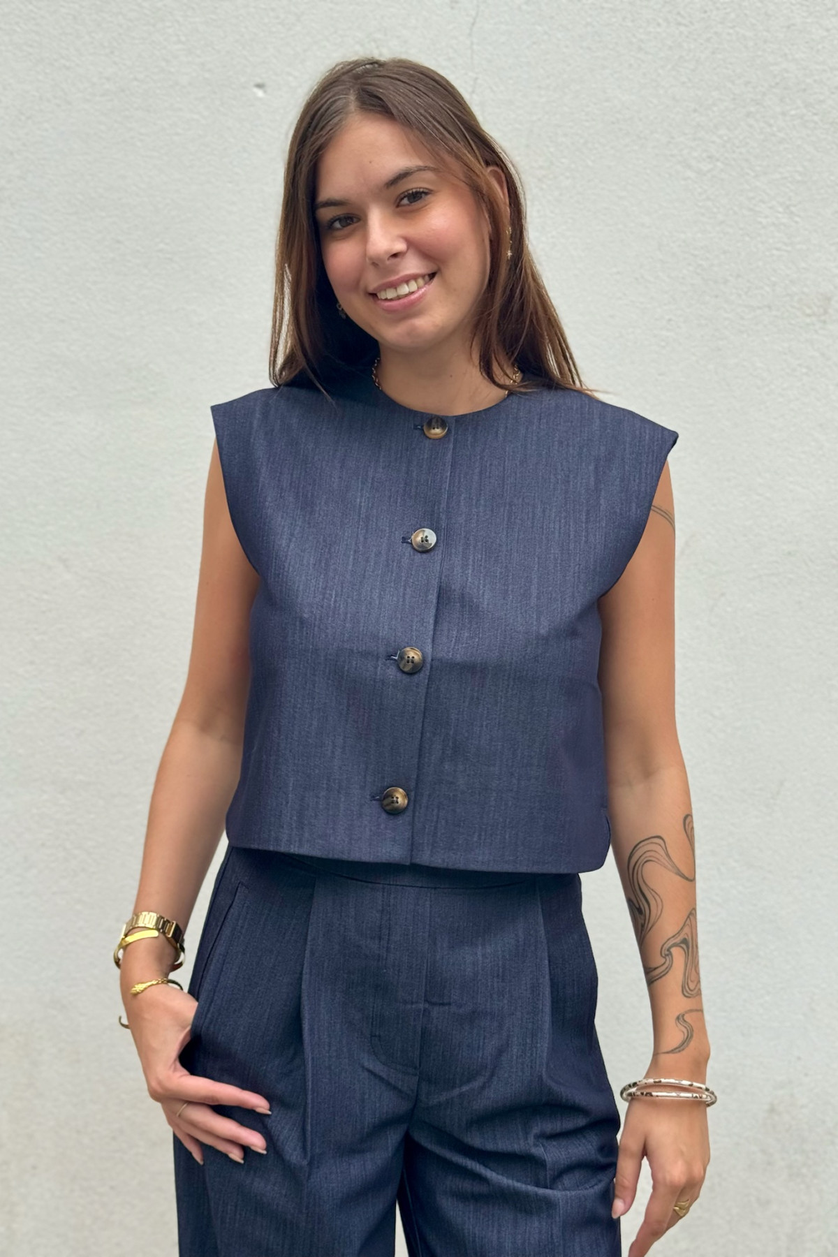 ichi top bleu marine sans manches avec boutons jumi 4432 (1)