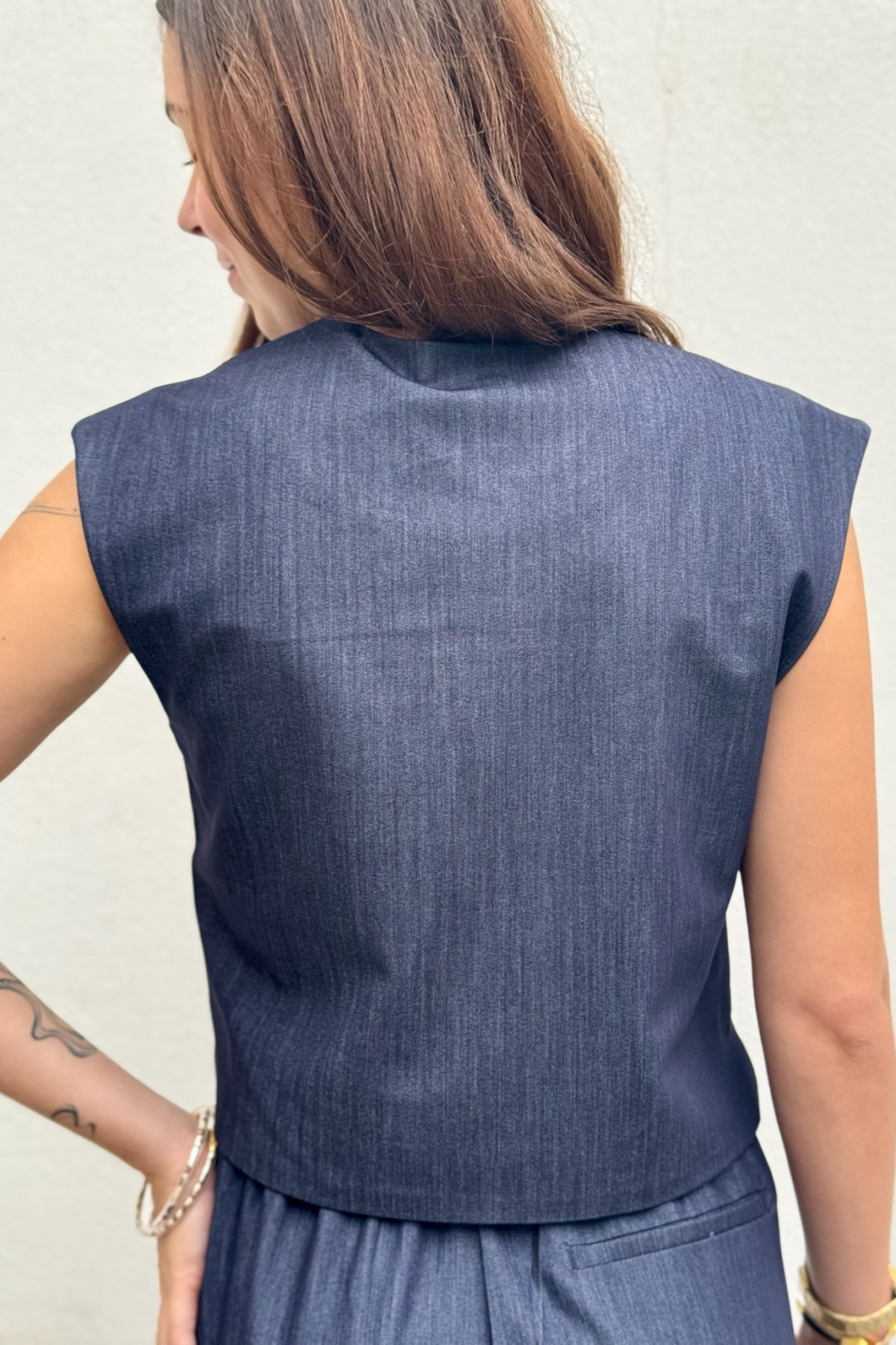 ichi top bleu marine sans manches avec boutons jumi 4432 (2)