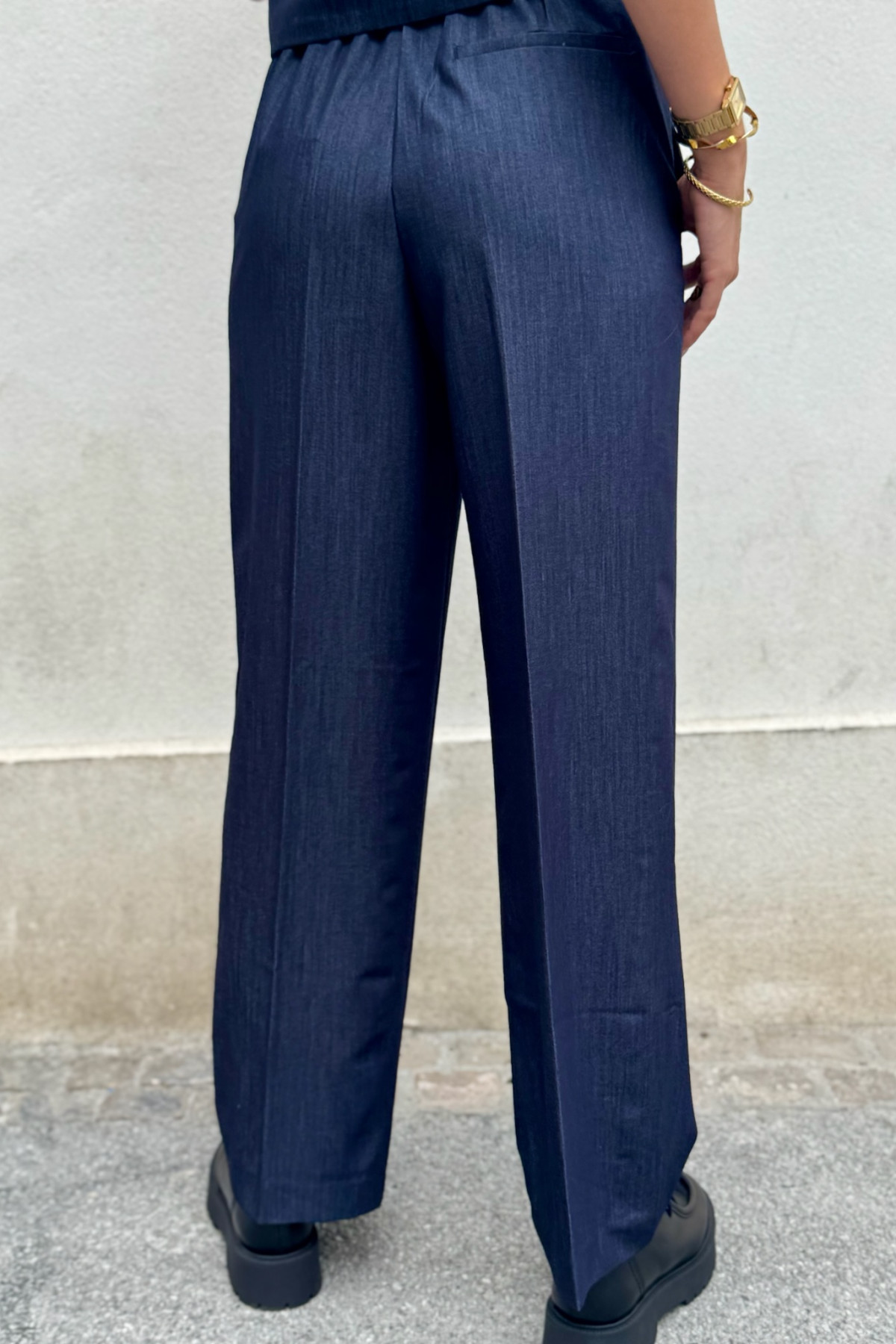 ichi pantalon jumi 4431 à pince bleu marine avec élastique a l'arrière (4)