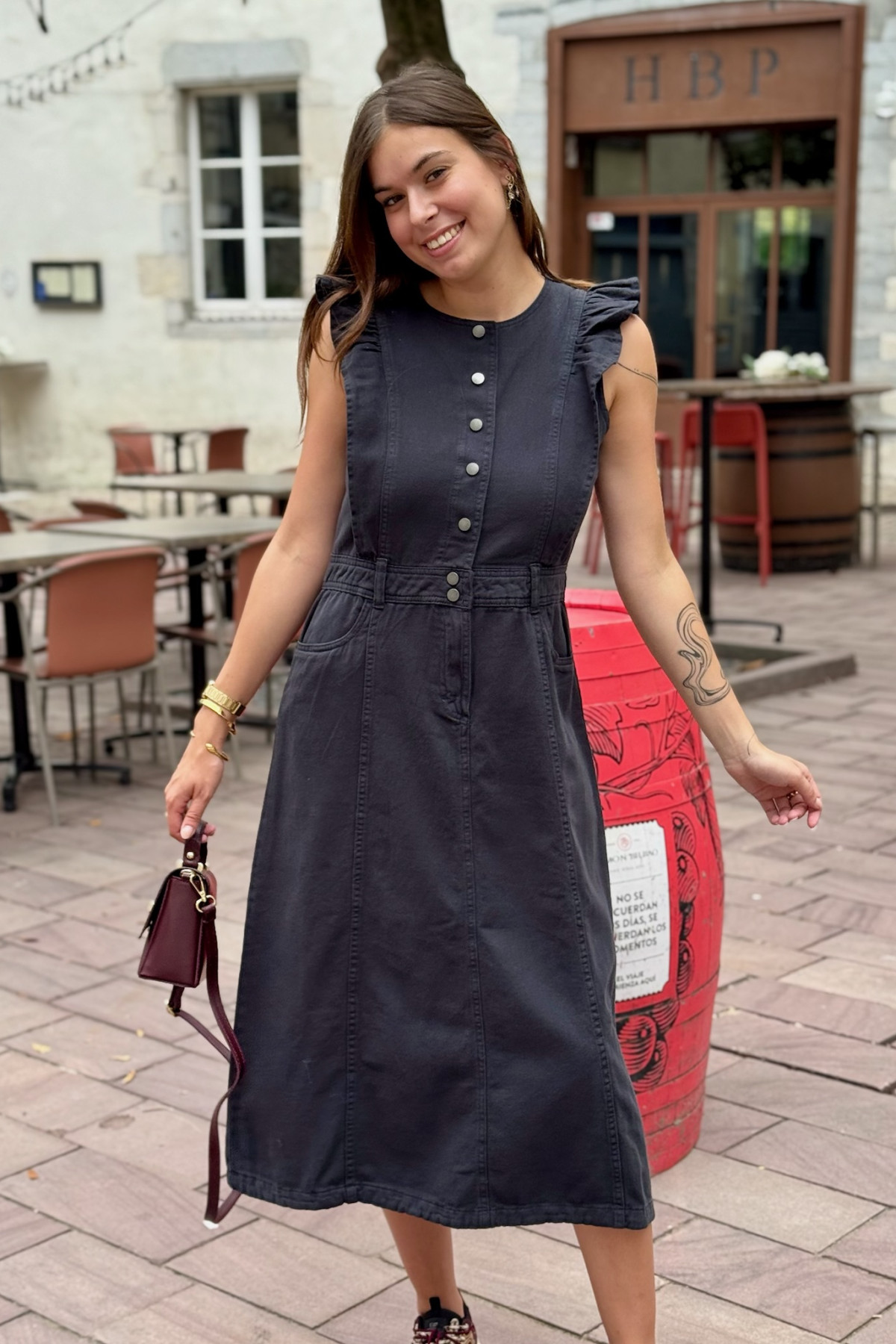 b young robe noir midi manches volants boutons kamilla 7007 (1)