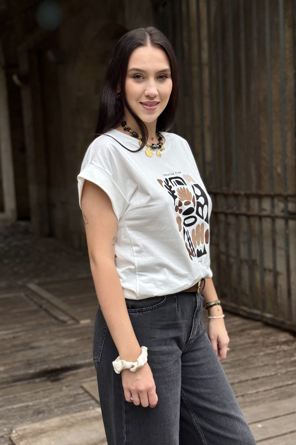 T-shirt blanc avec motif  (2)