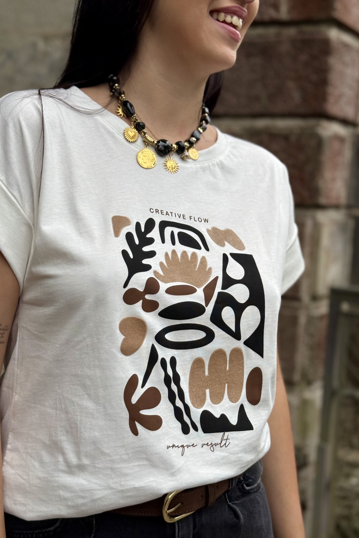 T-shirt blanc avec motif  (4)