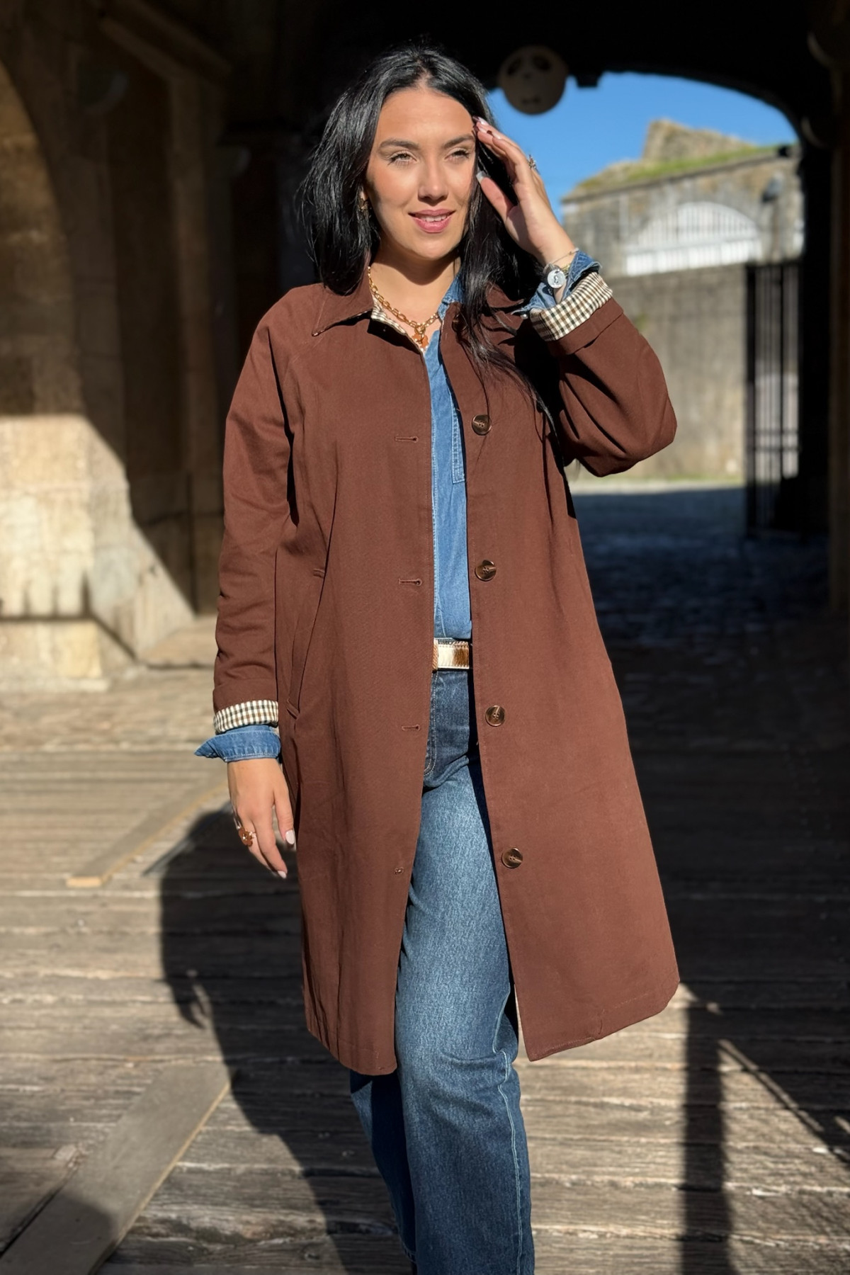 Trench mi long marron charlior imprimé vichy (2)