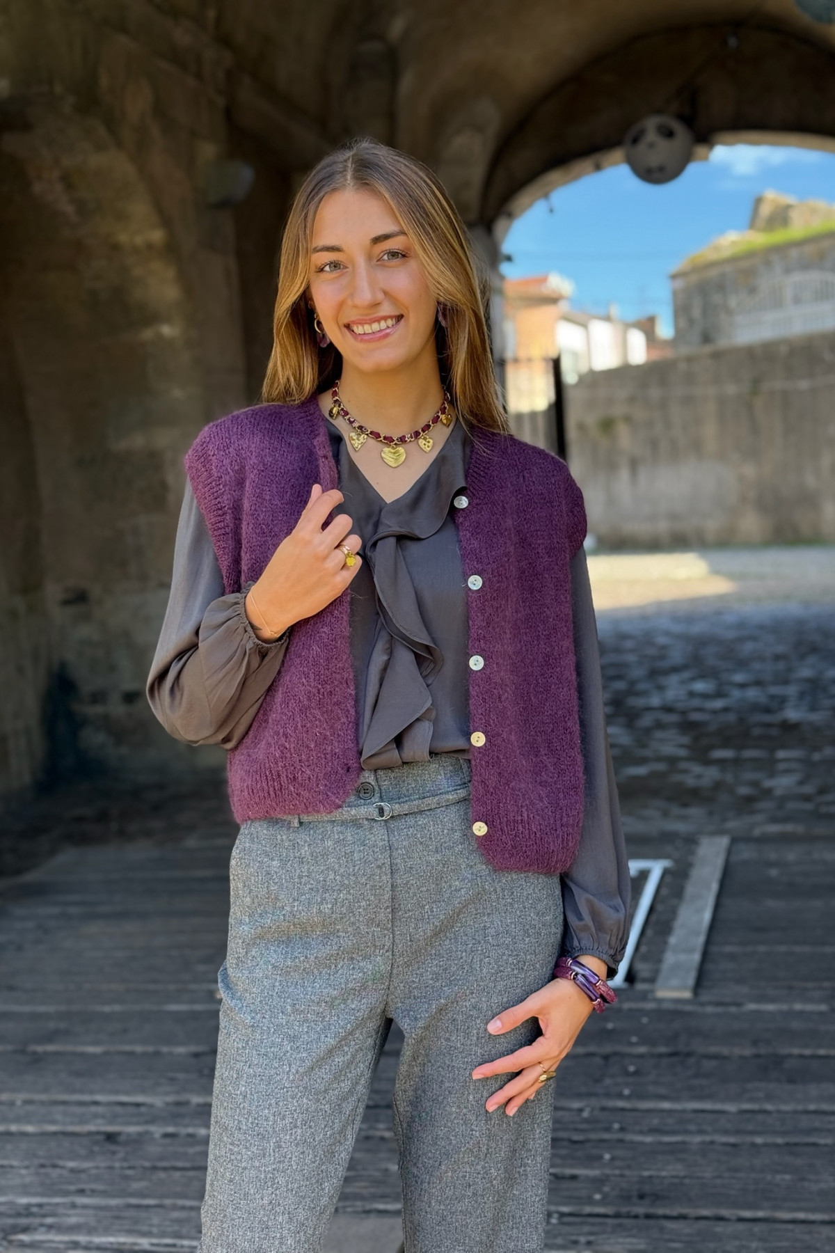 gilet sans manches violet avec boutons nacrés 2373 (2)