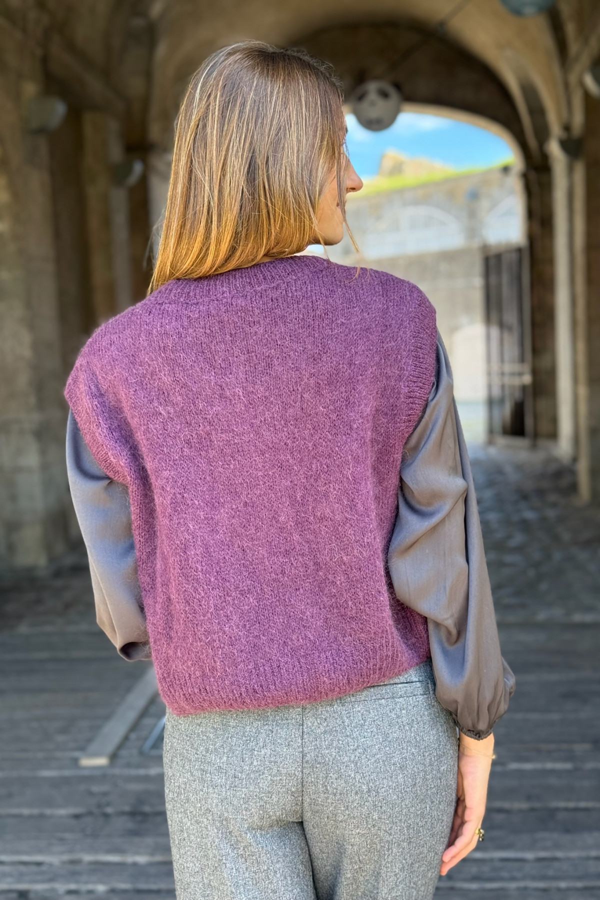 gilet sans manches violet avec boutons nacrés 2373 (5)
