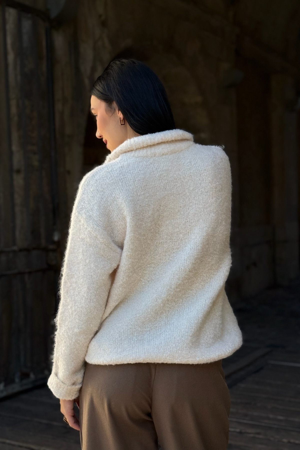 pull b young en maille blanc avec col montant a zip 8118 (3)