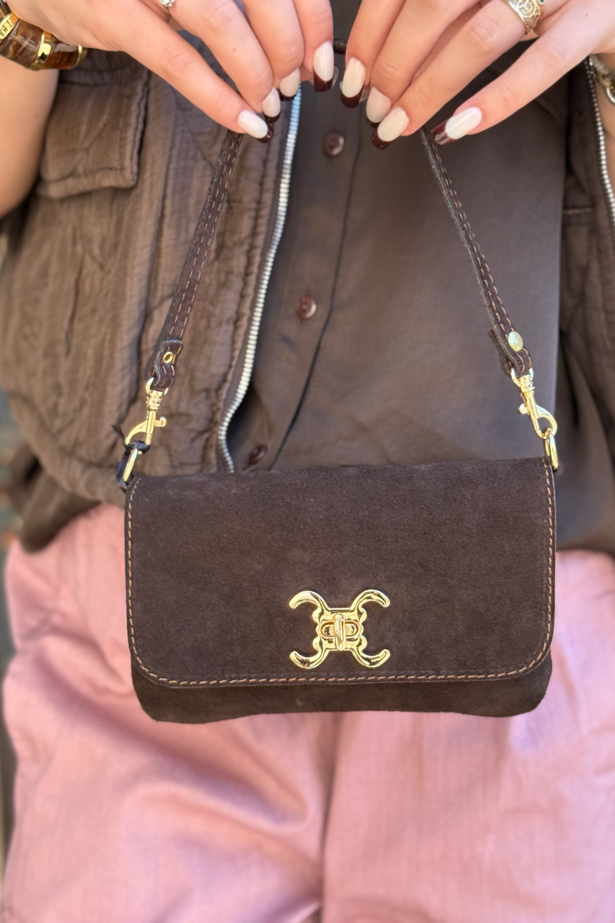 Sac a main petite pochette vimoda 390411 en dain chocolat (3)