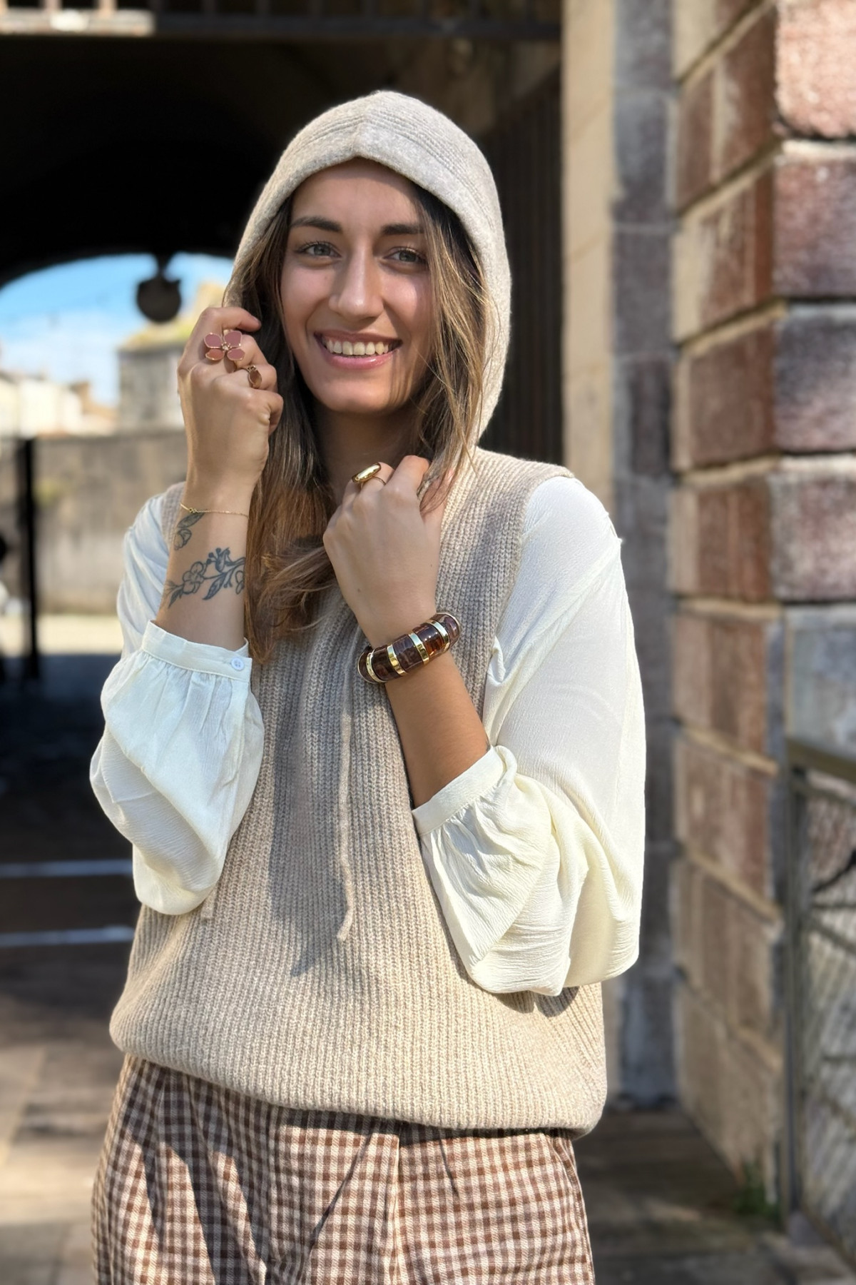 pull sans manches a capuche the korner beige 3406 (1)