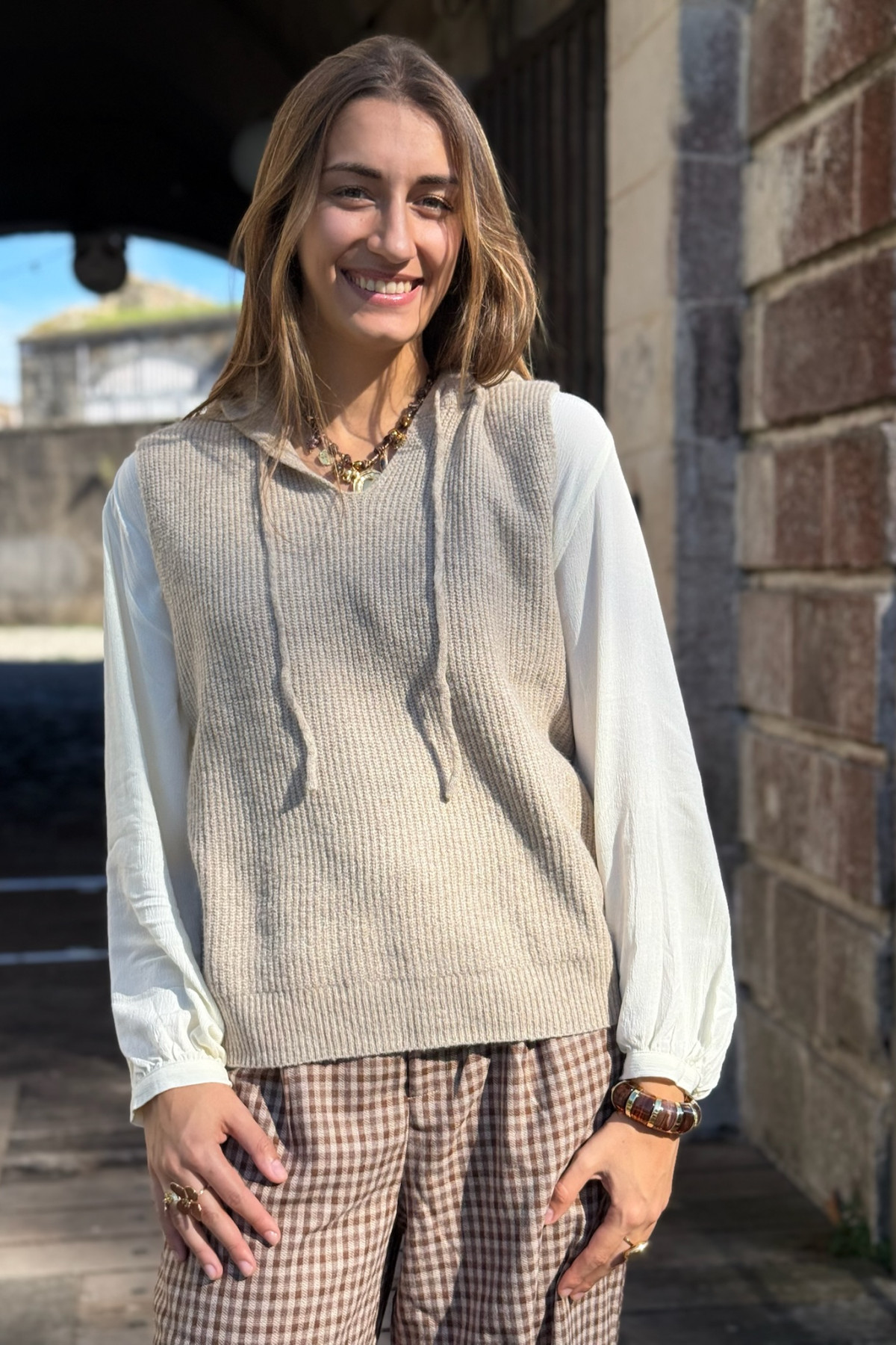 pull sans manches a capuche the korner beige 3406 (2)