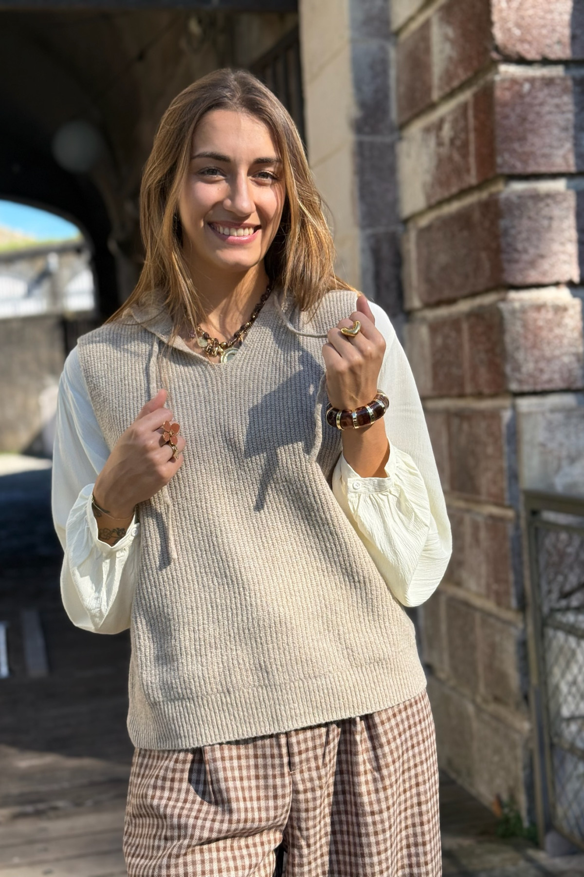 pull sans manches a capuche the korner beige 3406 (3)