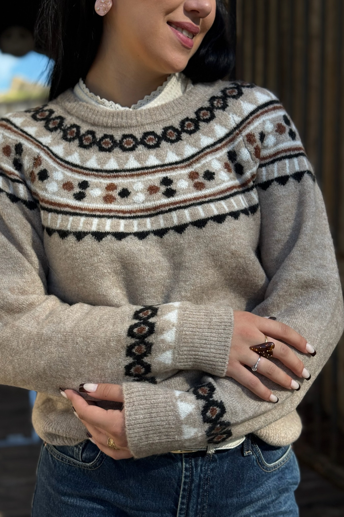 pull col rond cream avec broderies colorées cherrie 4328 (3)