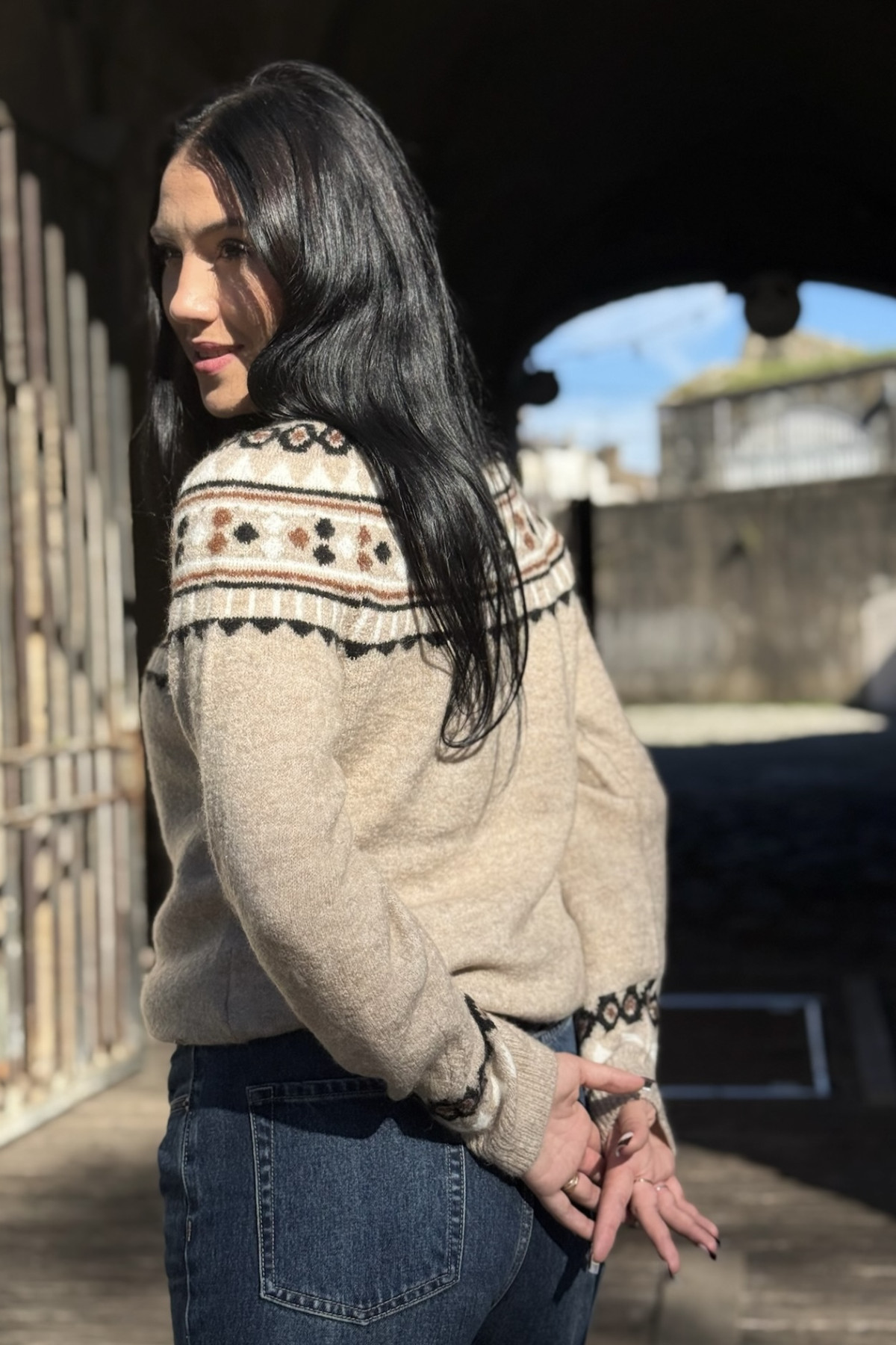 pull col rond cream avec broderies colorées cherrie 4328 (4)