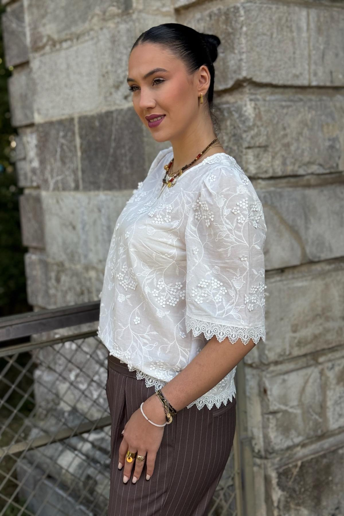 blouse cream blanche avec broderies hilda snow white 4343 (2)