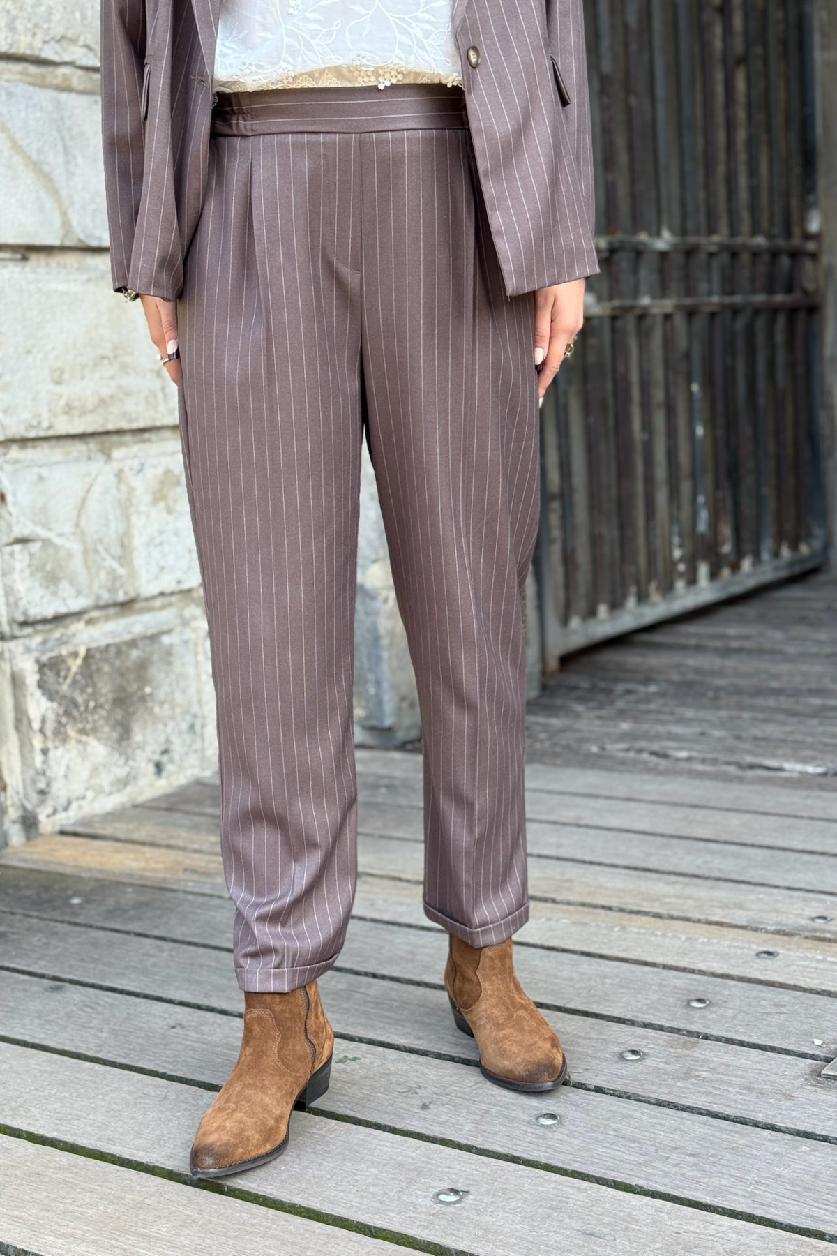 pantalon pako litto chino confort a pince 7/8 revers city stripped ptl3966  (3)