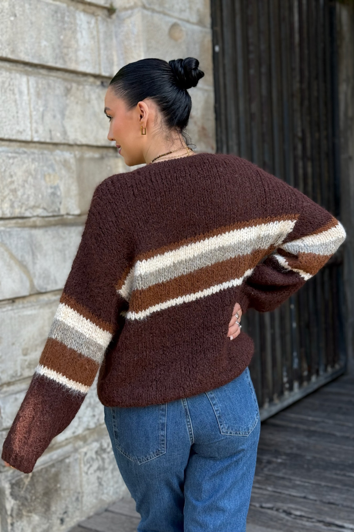pull the korner en maille marron a rayure horizontales sweater 3802 (4)
