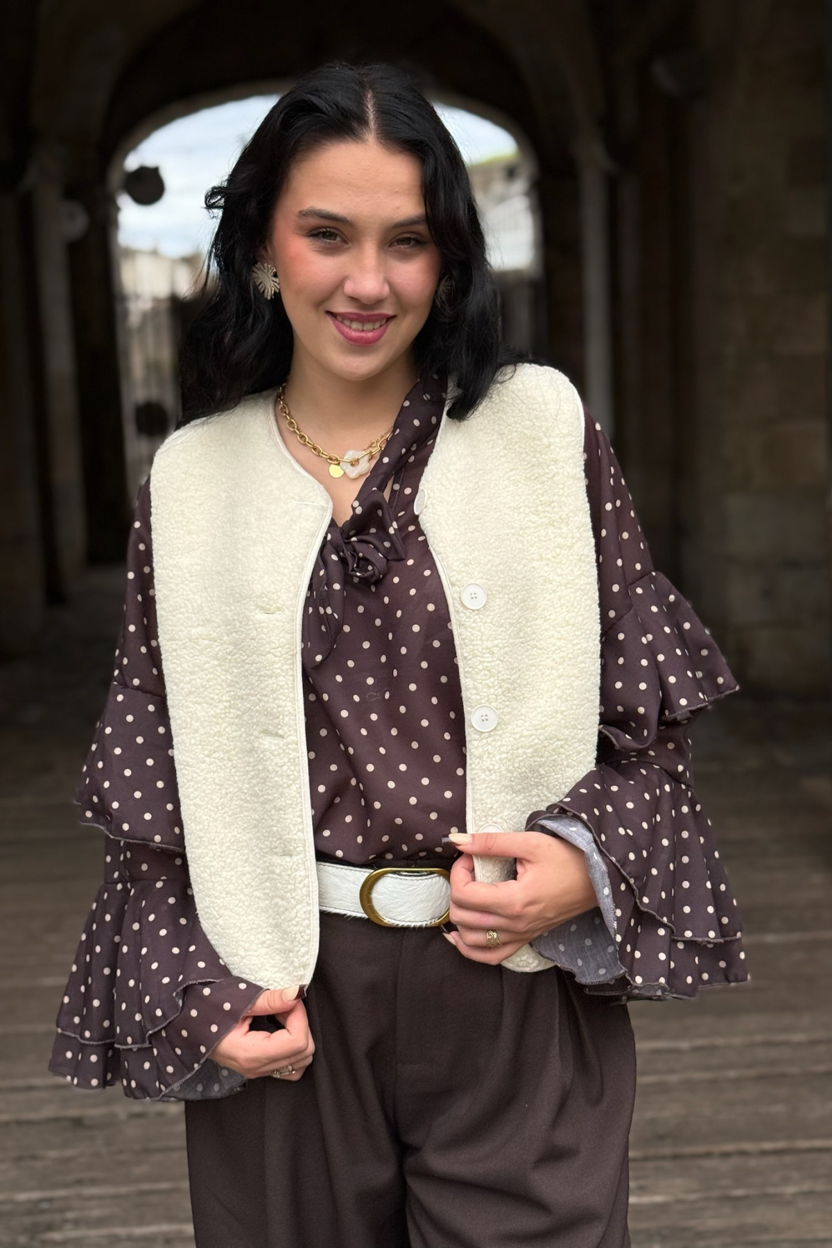 gilet sans manche écru coupe droite a boutons 384 (2)