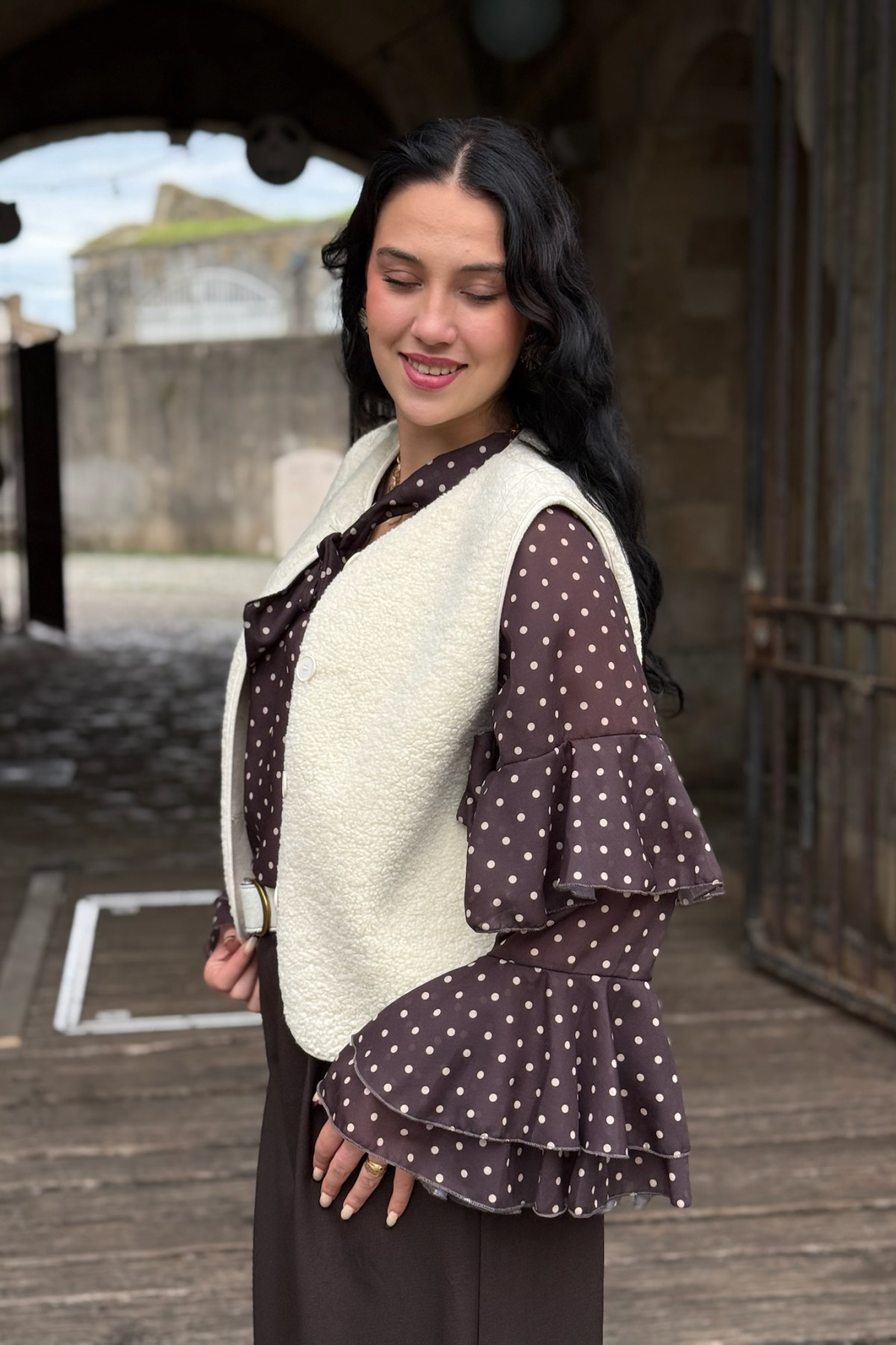 gilet sans manche écru coupe droite a boutons 384 (3)