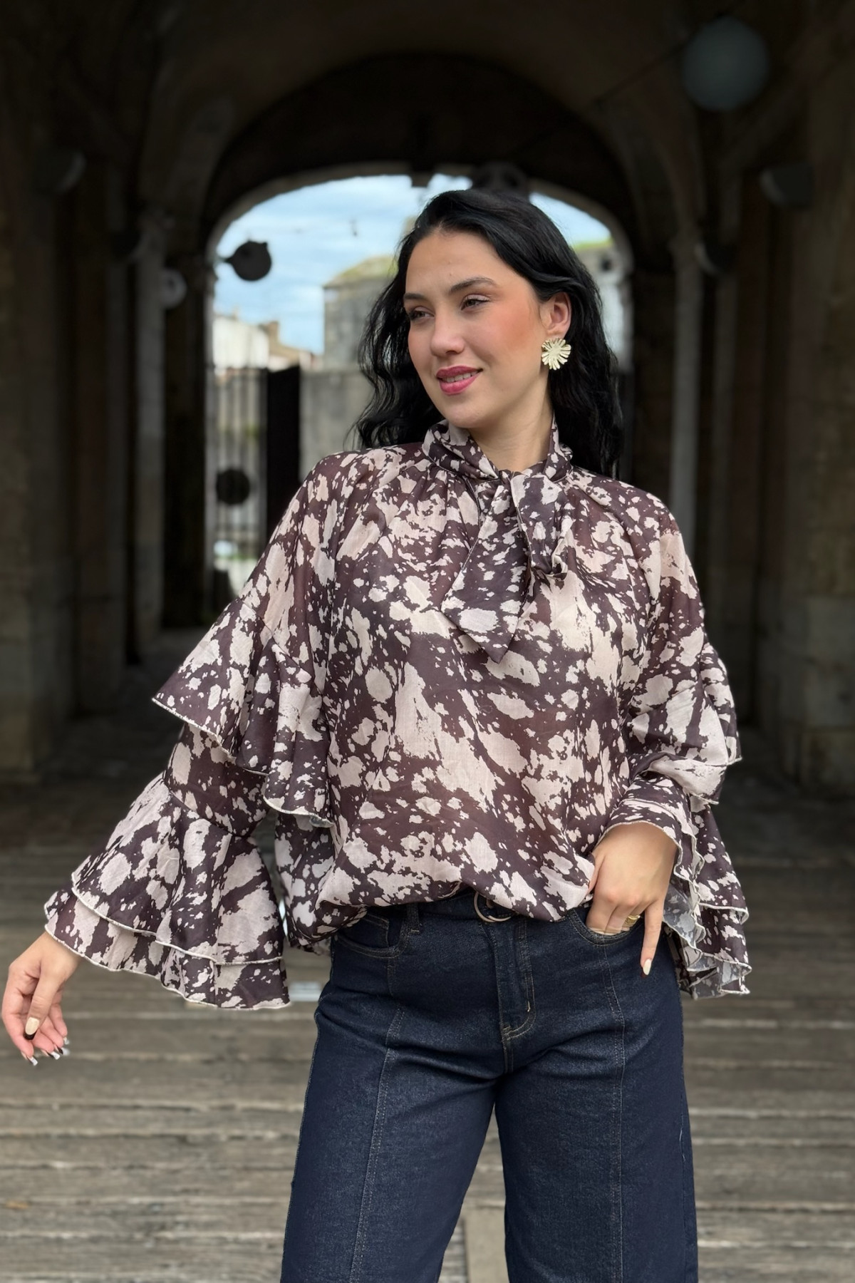 blouse fluide marron et beige 5720 manches longues a volants (3)